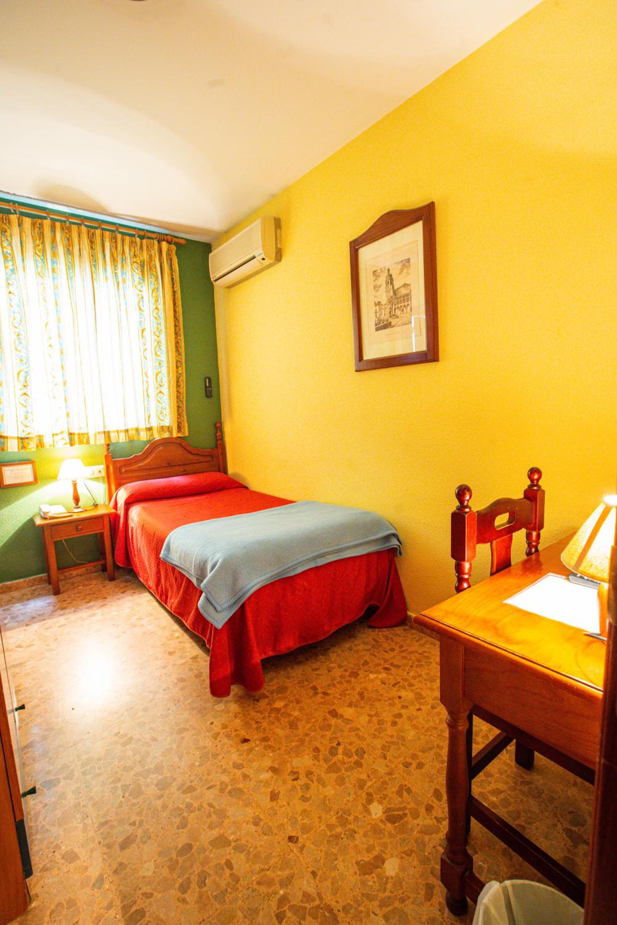 Single Room photo 3