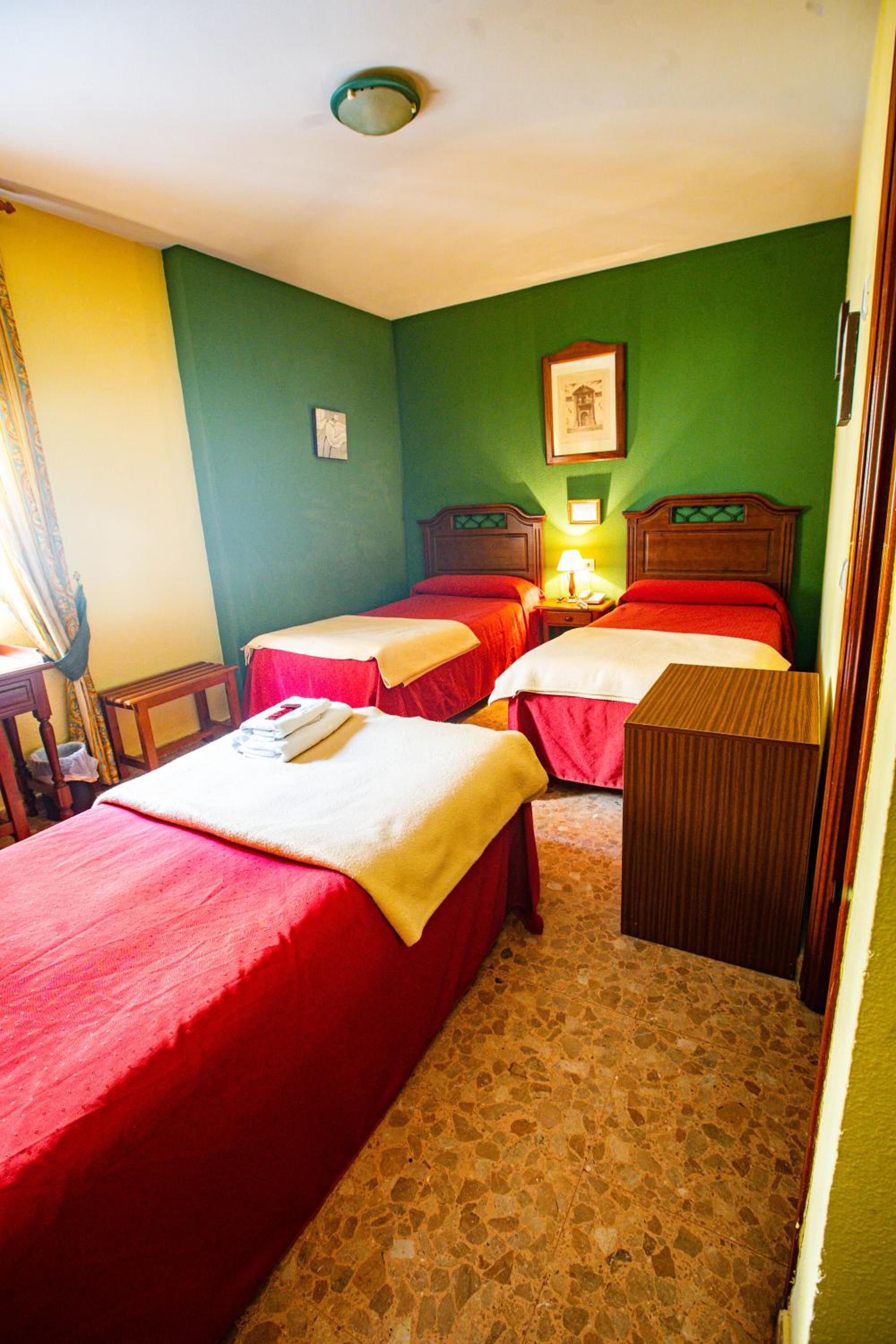Triple Room - Photo 7