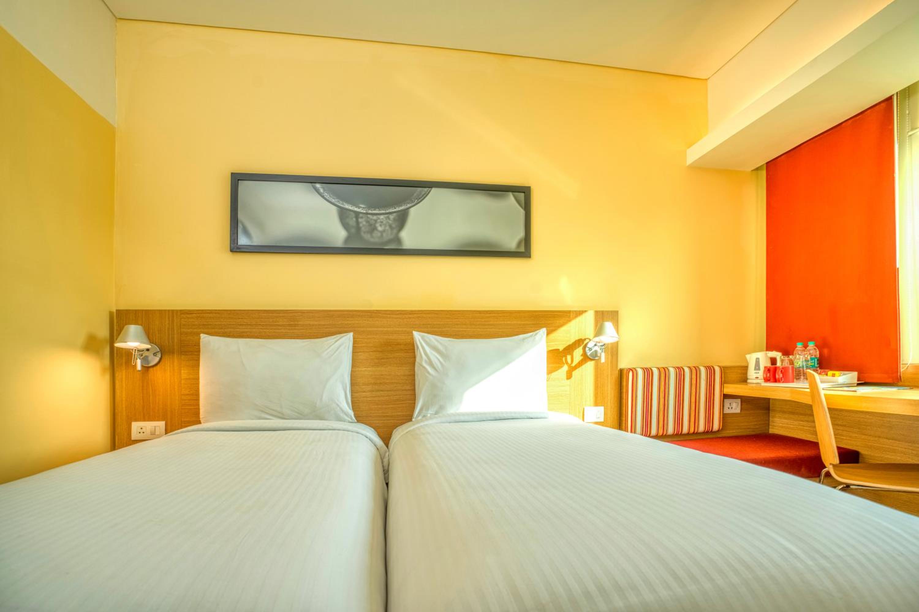 Standard Room with Two Single Beds - Photo 3