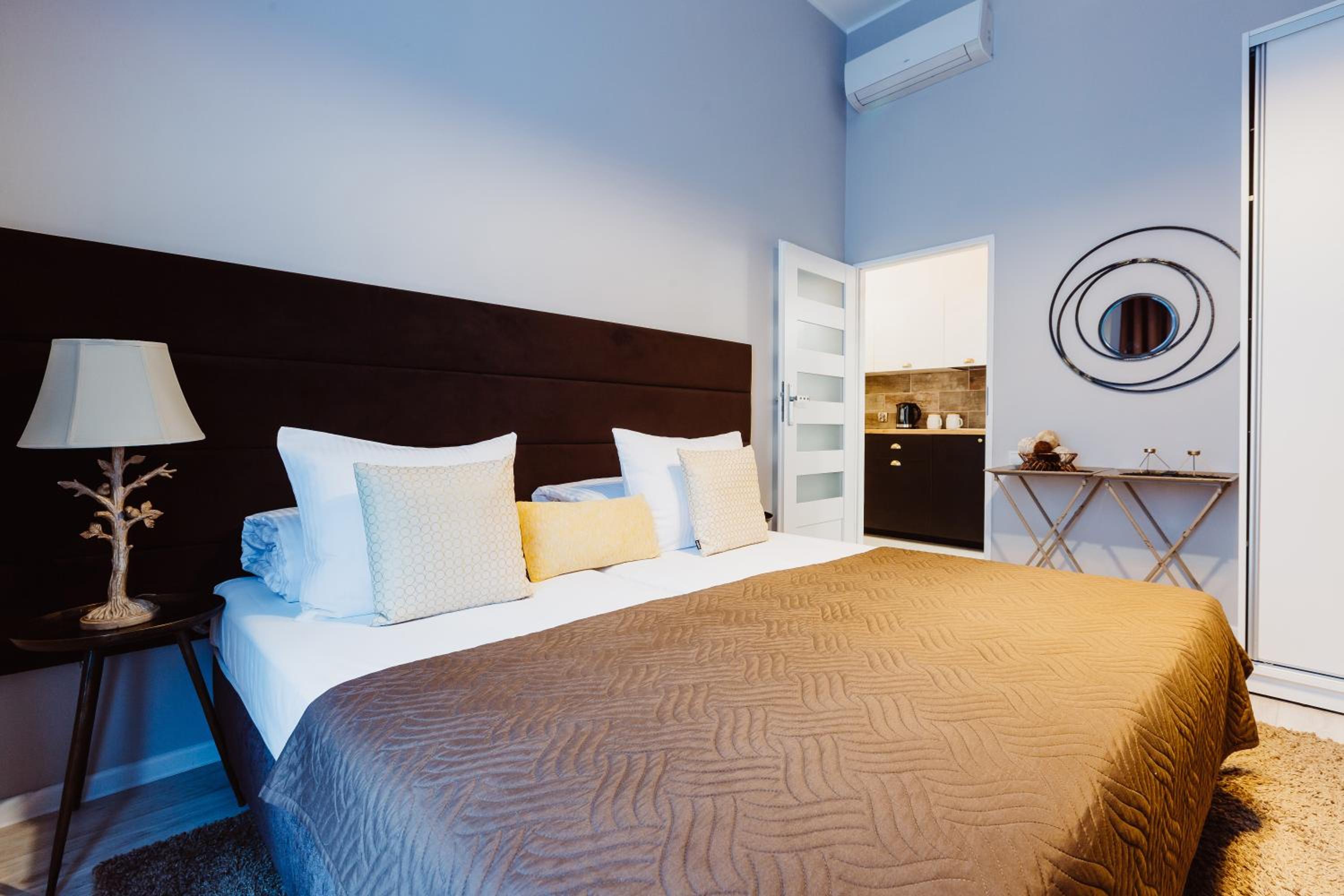 Deluxe Two-Bedroom Suite | King-size beds | A/C  photo 2