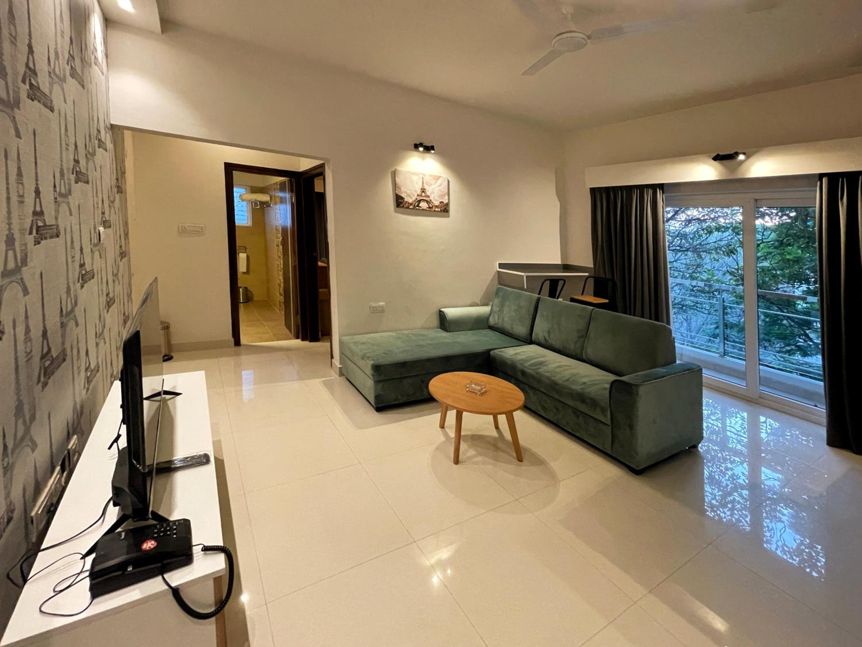 Apartment with Balcony - Photo 10