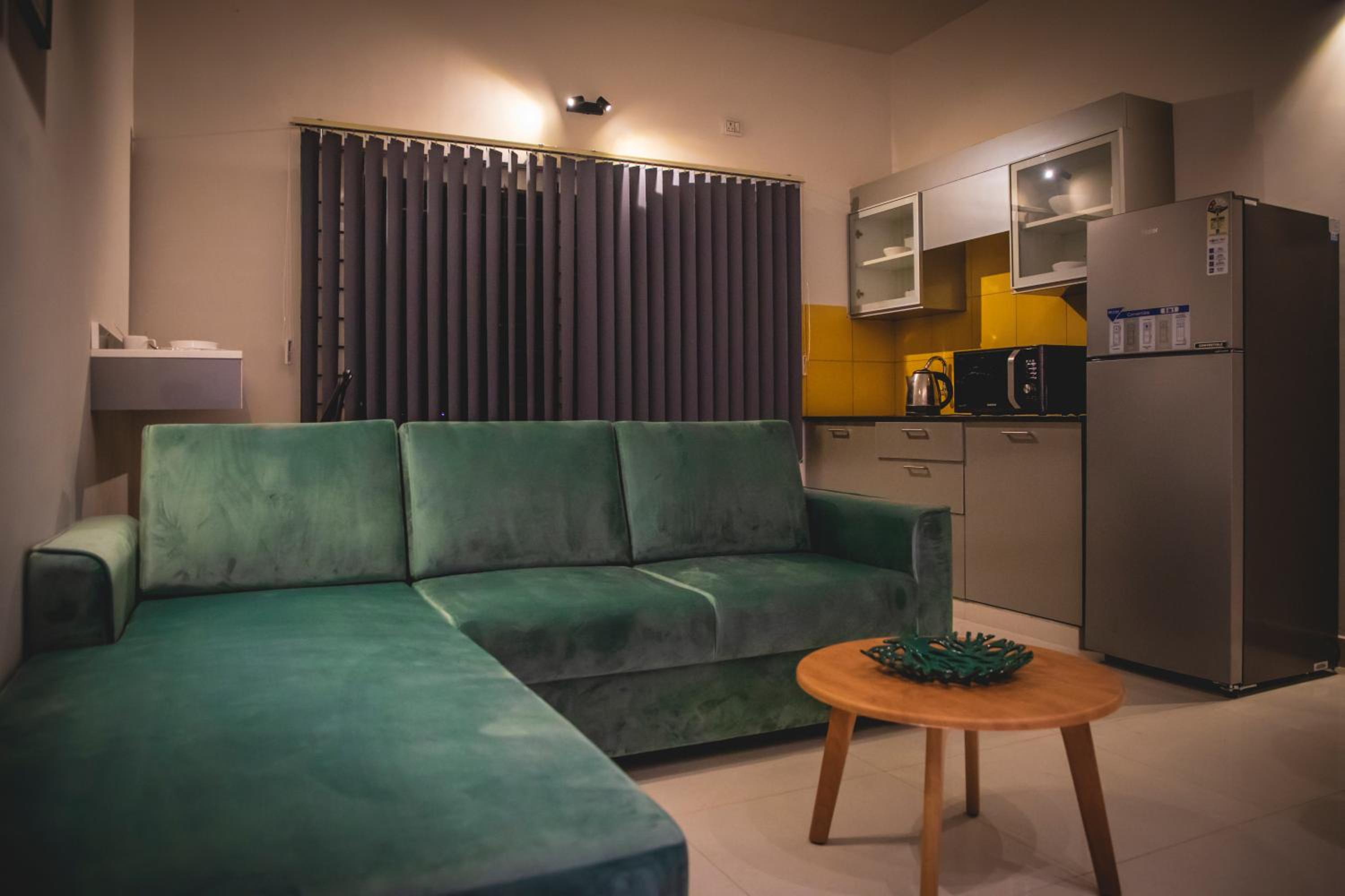One-Bedroom Apartment - Photo 2