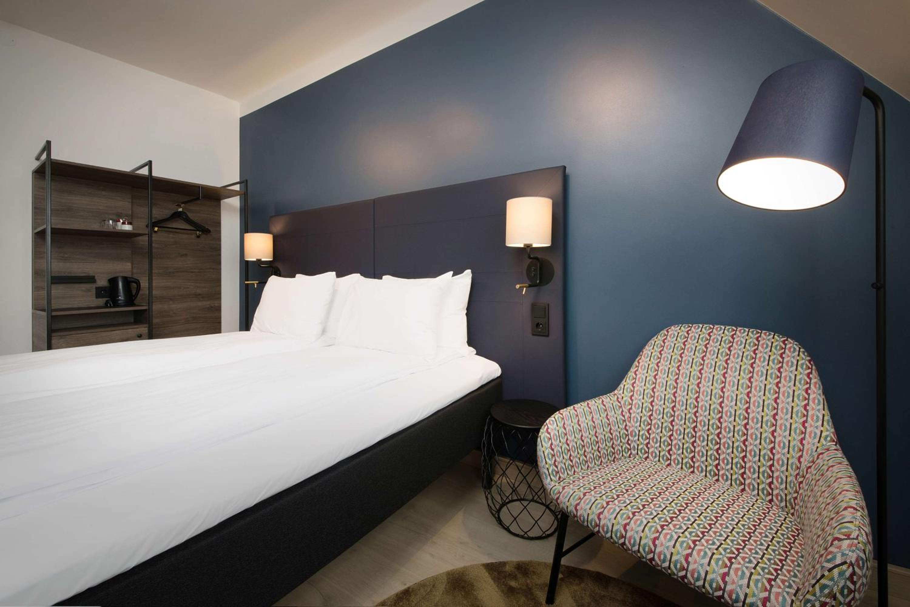 Standard Double Room - Photo 9