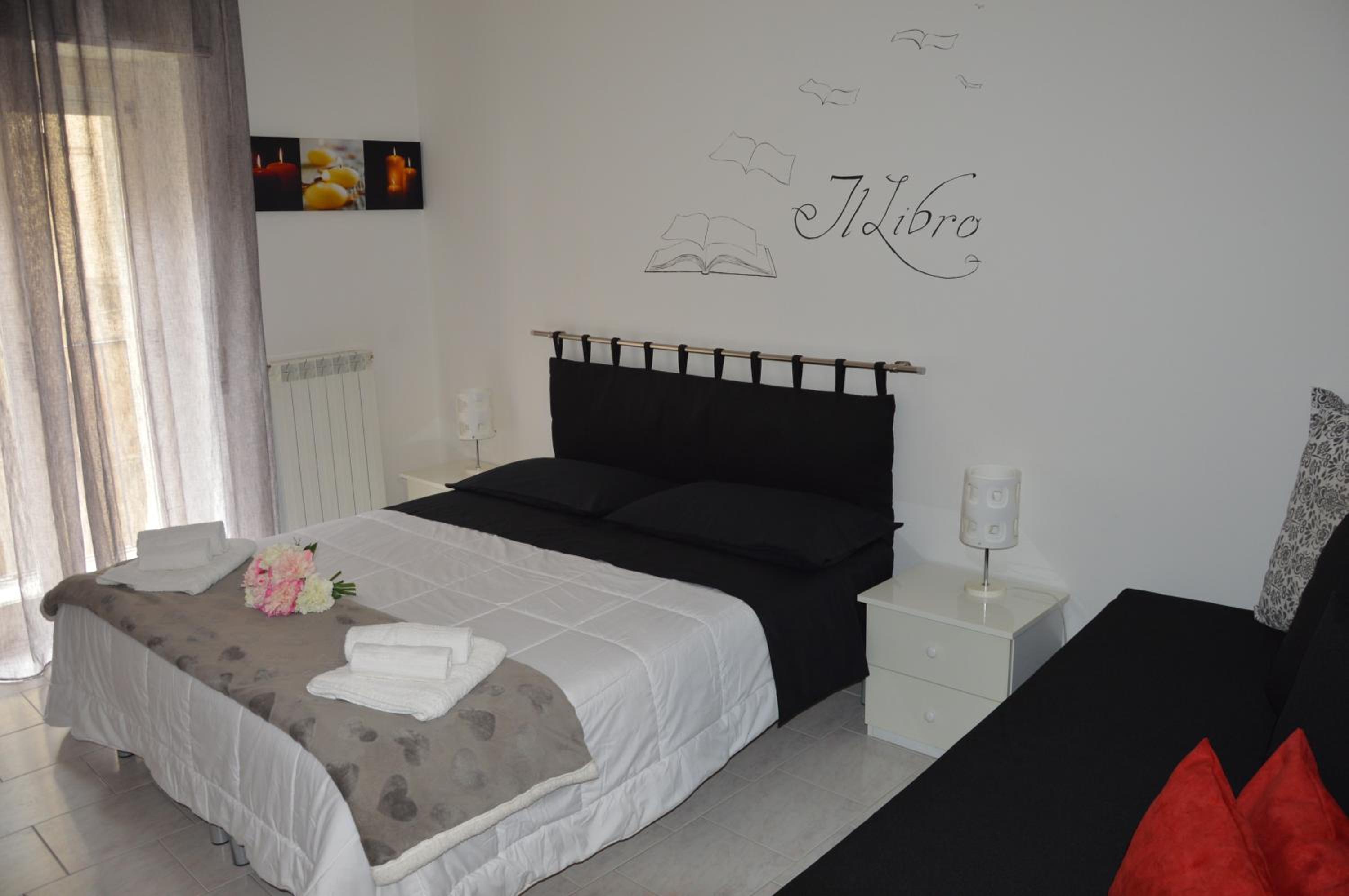 One-Bedroom Apartment - Photo 1