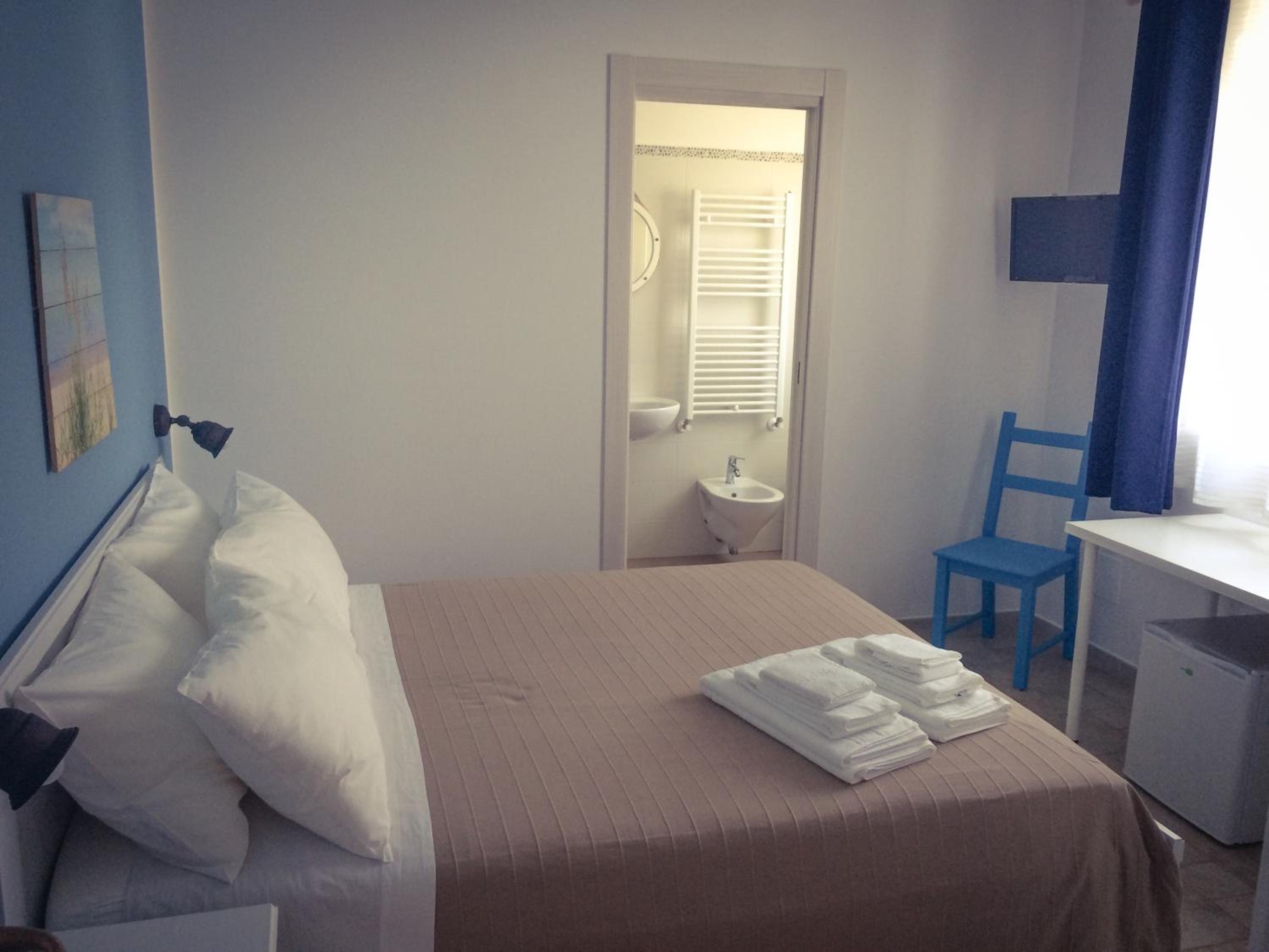 Standard Double Room photo 2