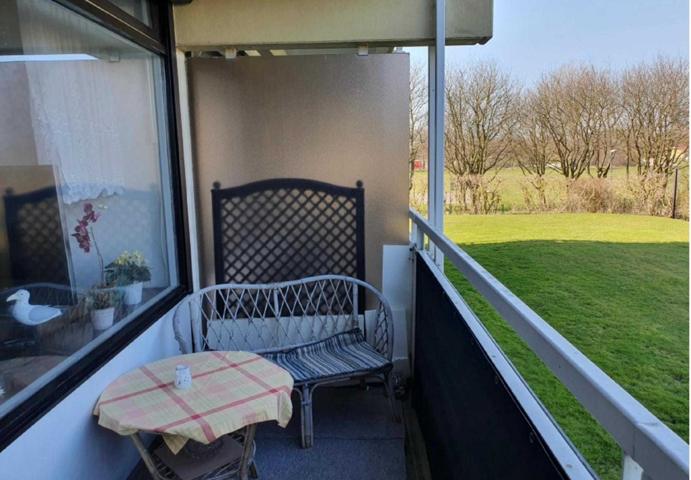 Apartment with Balcony photo 2