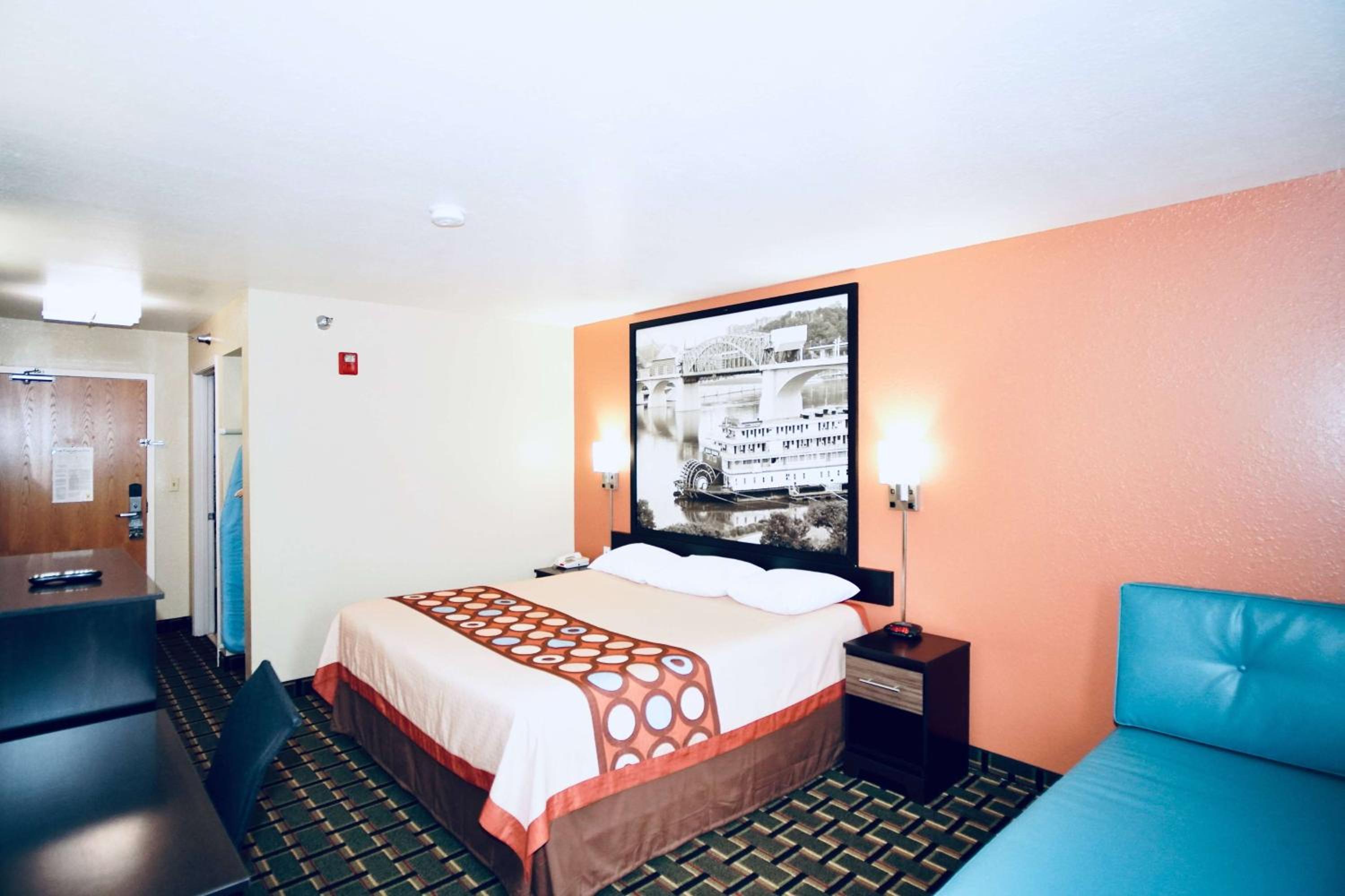 King Room - Non-Smoking - Photo 1