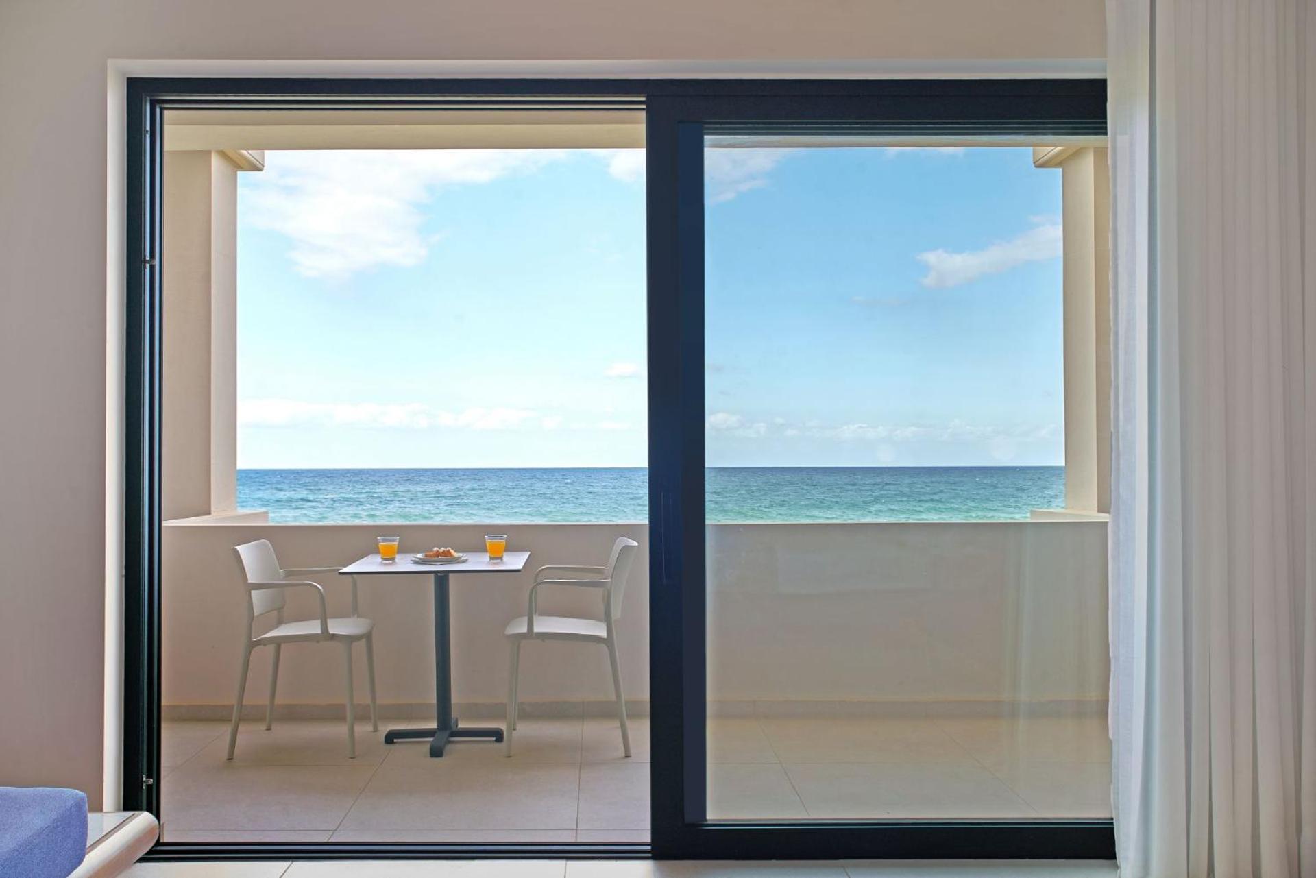 Superior Room with Sea View - Photo 6