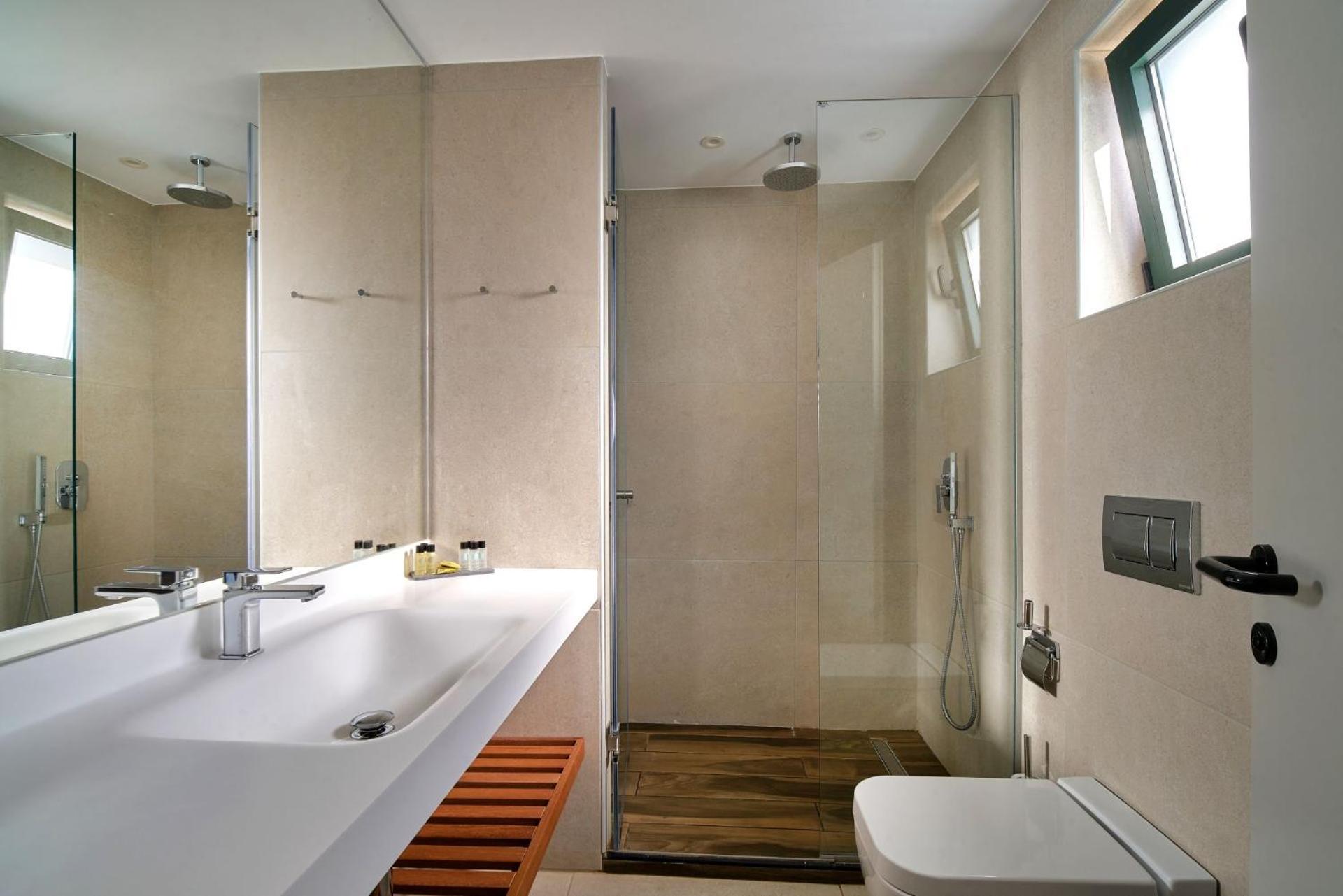 Superior Room with Sea View - Photo 9