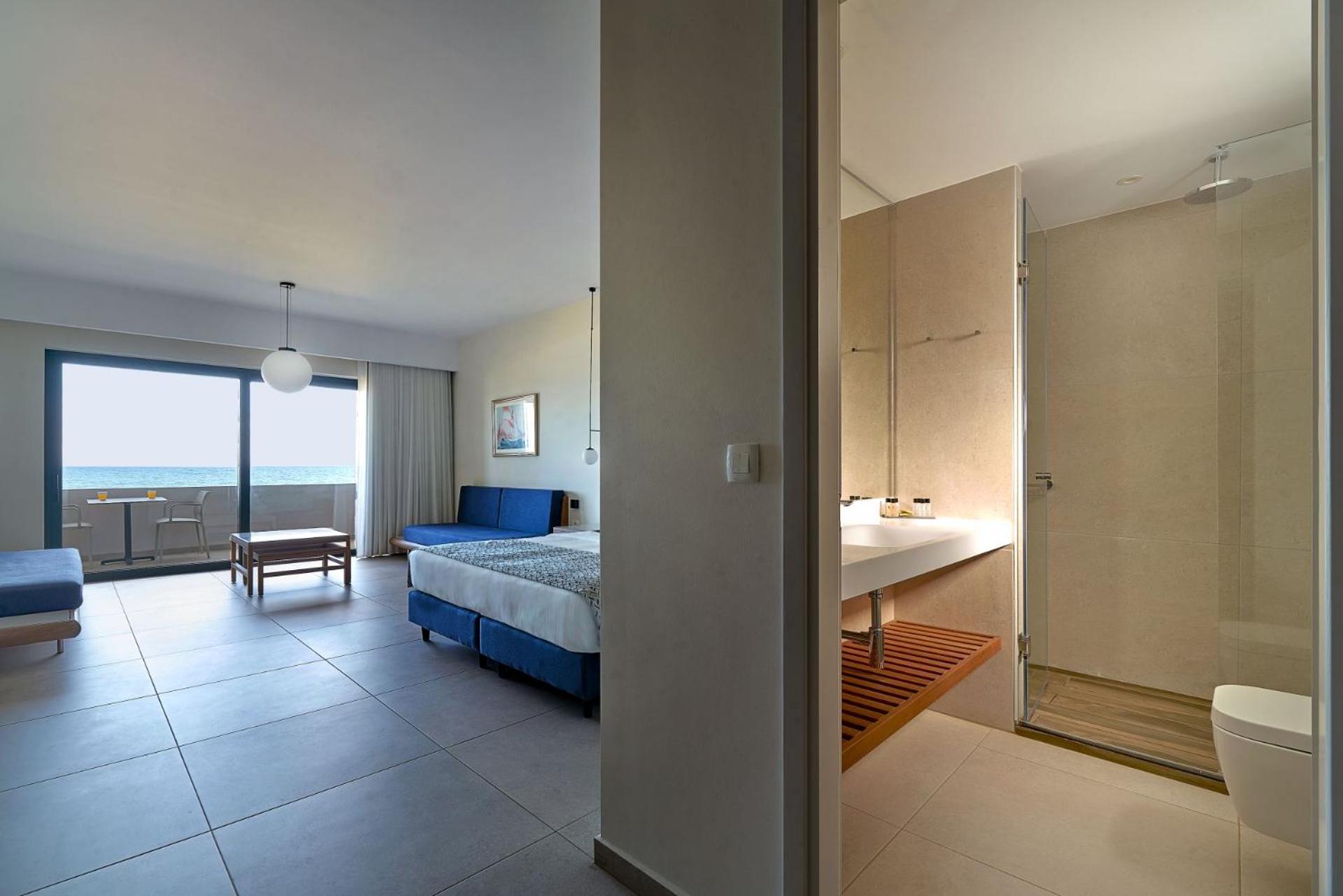 Superior Room with Sea View - Photo 8