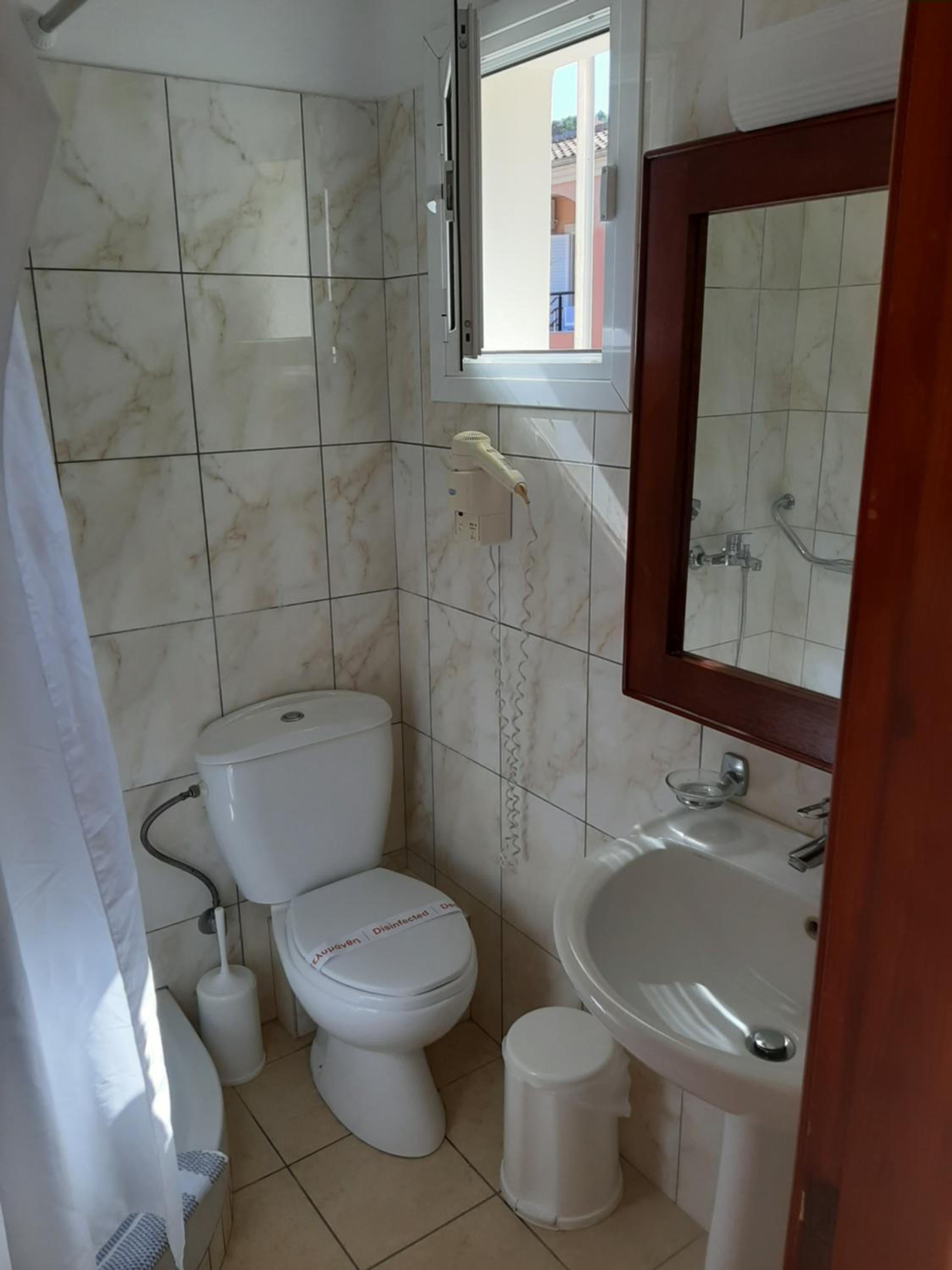 Double or Twin Room with Sea View photo 3