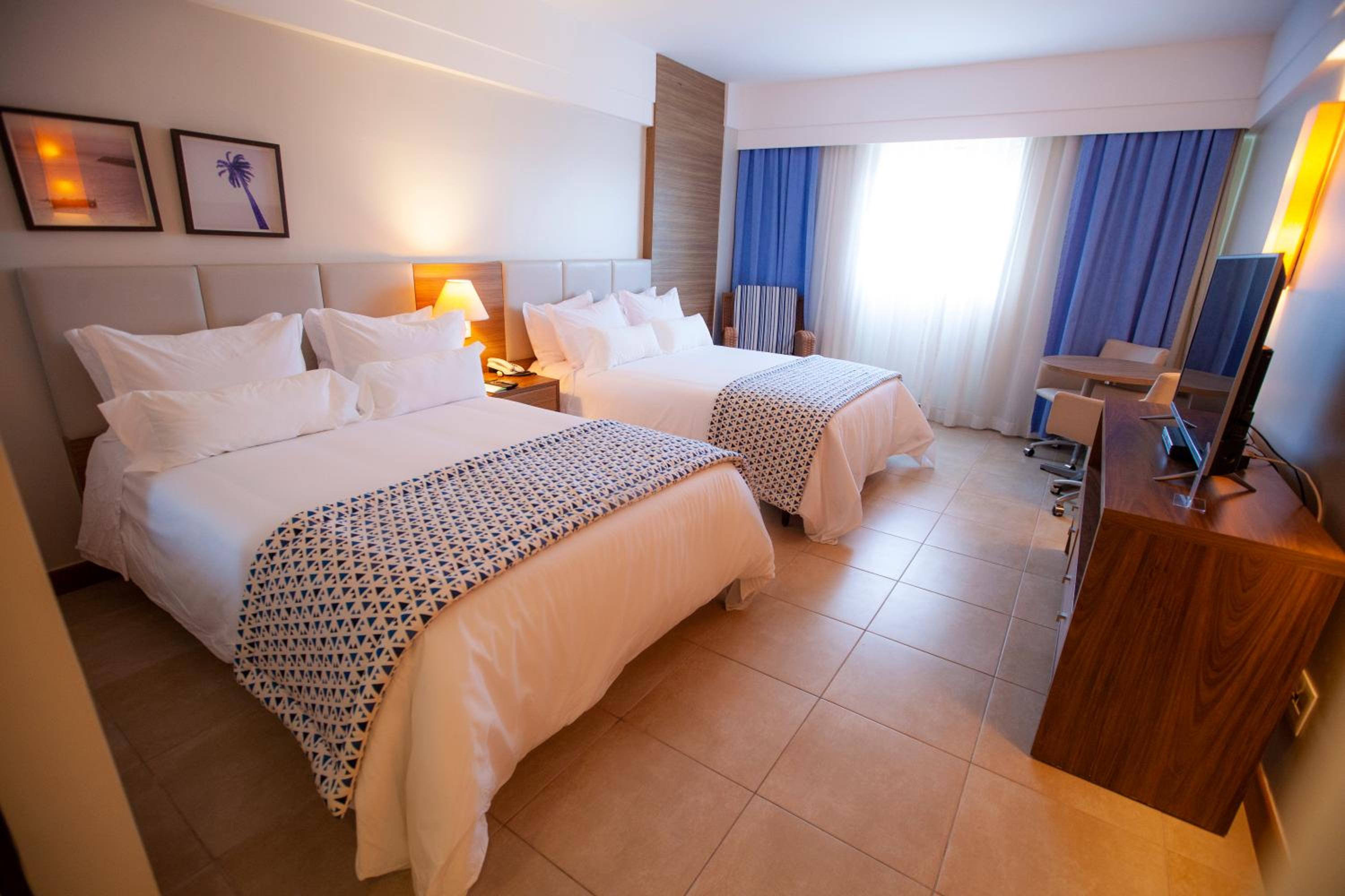 Superior Room with Two Double Beds and City View thumbnail 5
