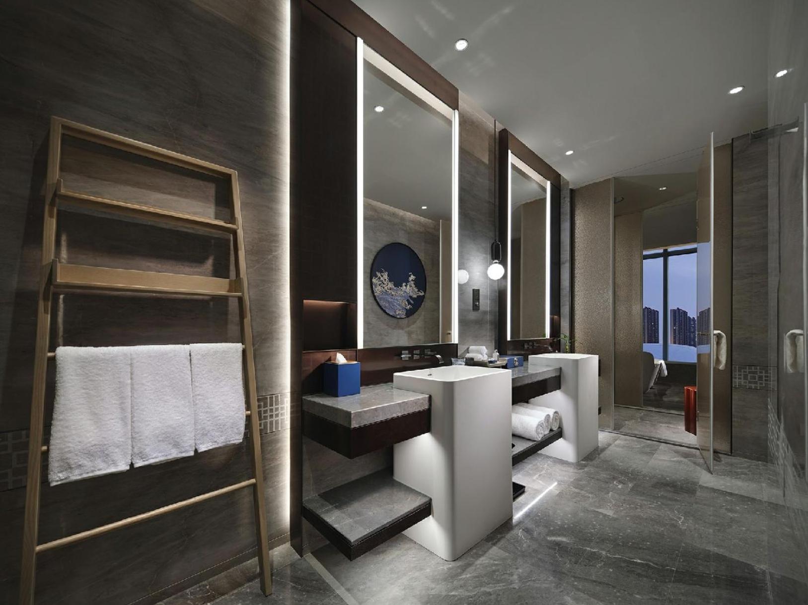 Premium King Room with River View - Lounge Access - Photo 4