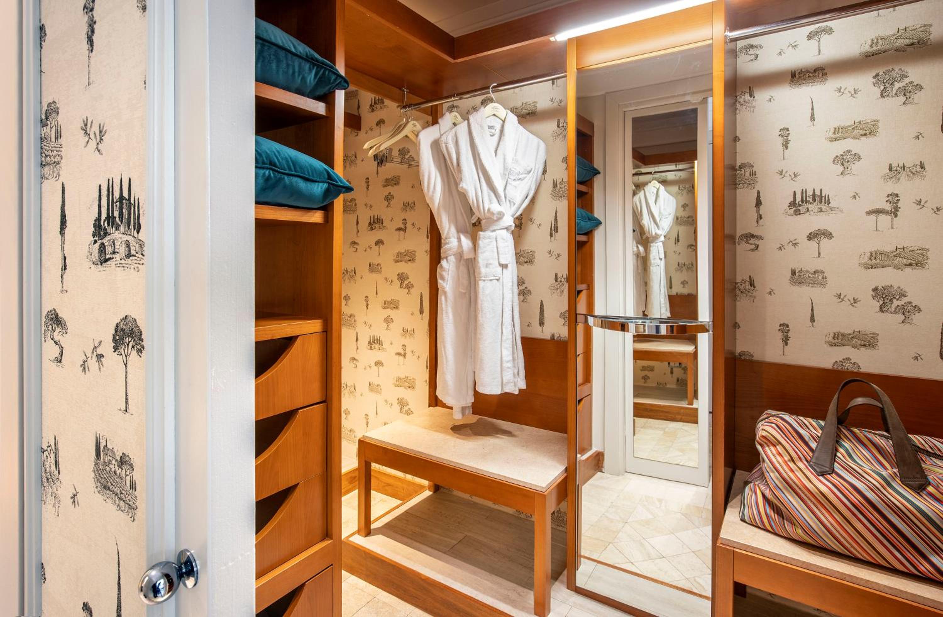 Junior Suite - Photo 1