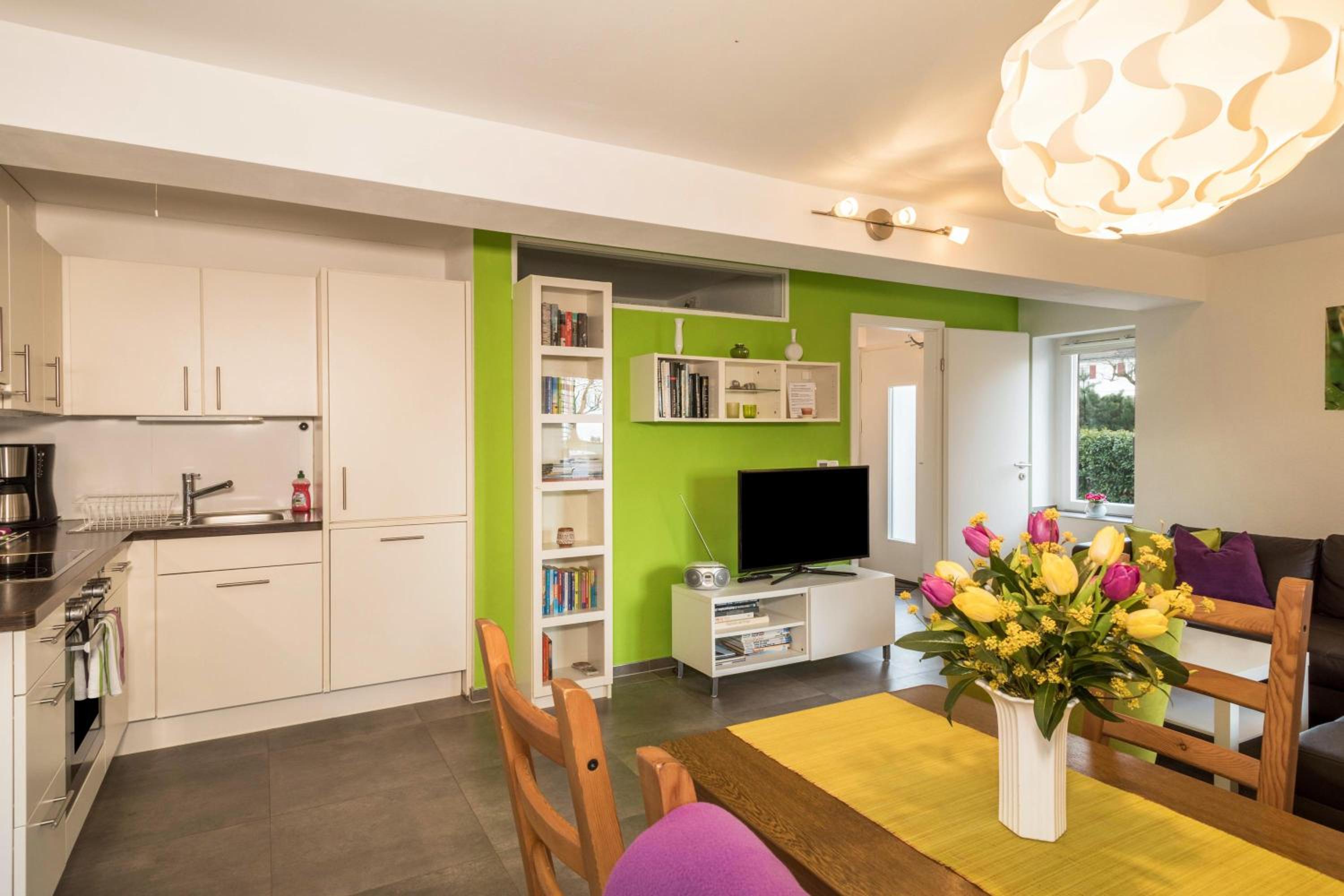 One-Bedroom Apartment with Lake View photo 3