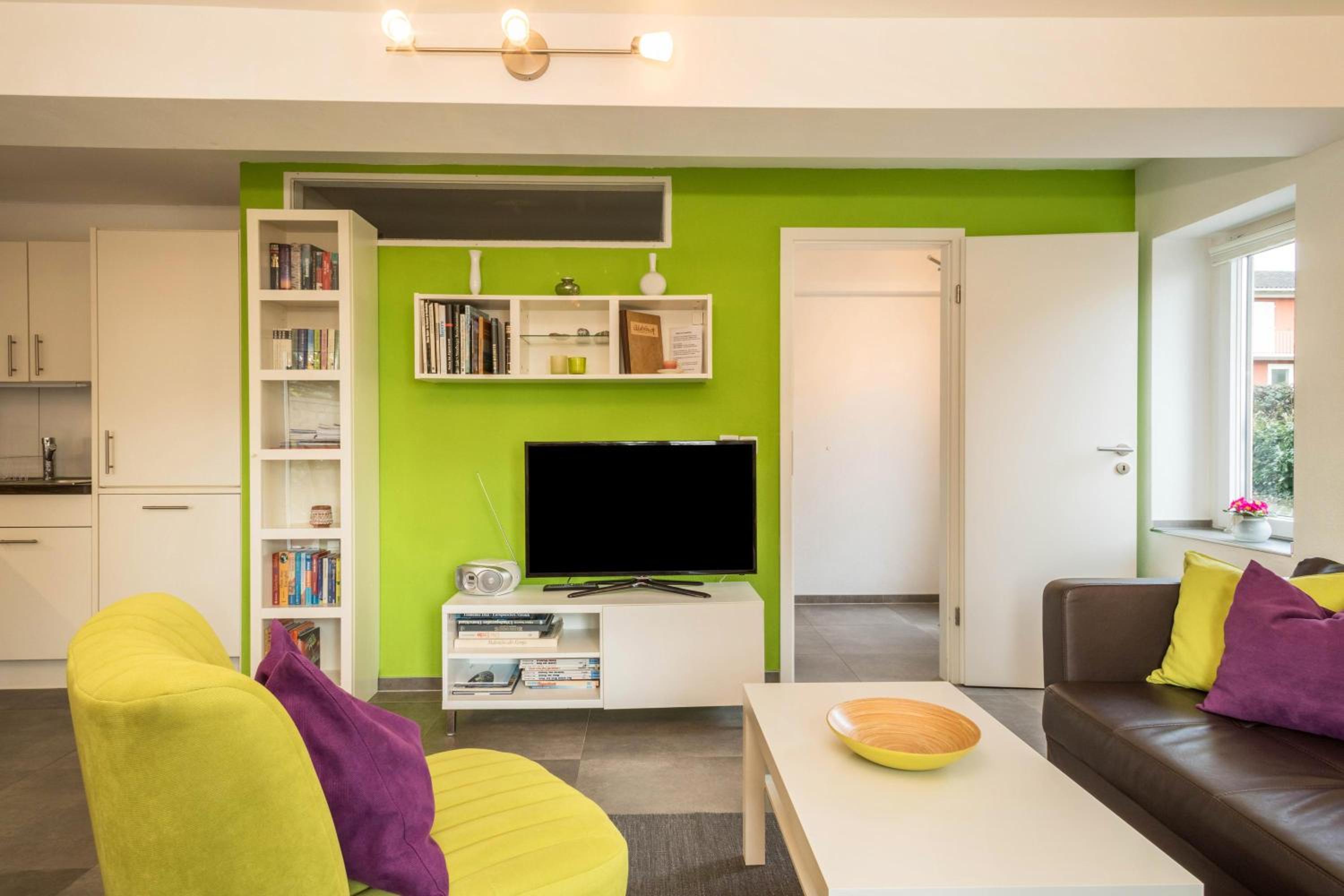 One-Bedroom Apartment with Lake View