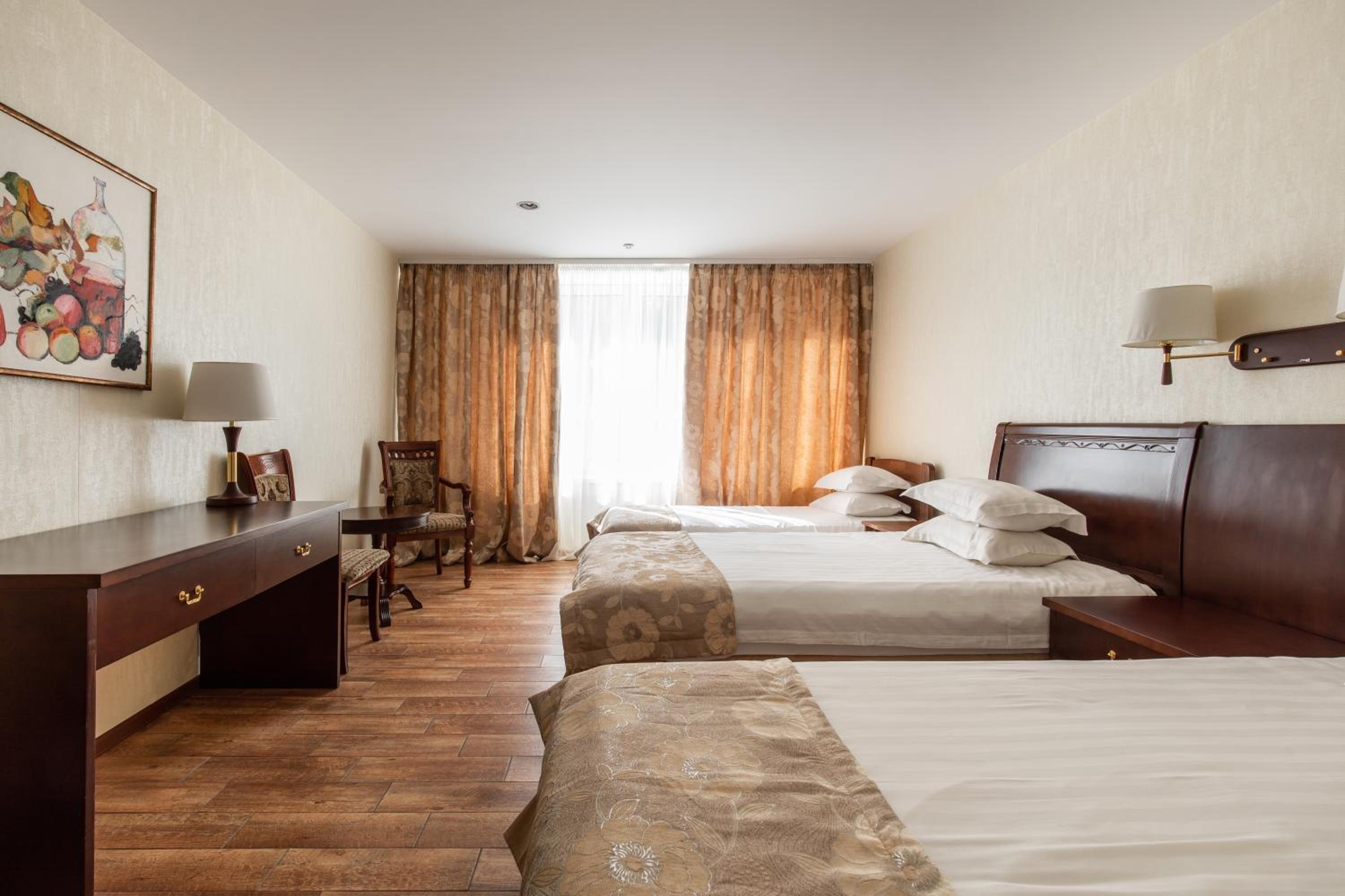 Economy Triple Room photo 1