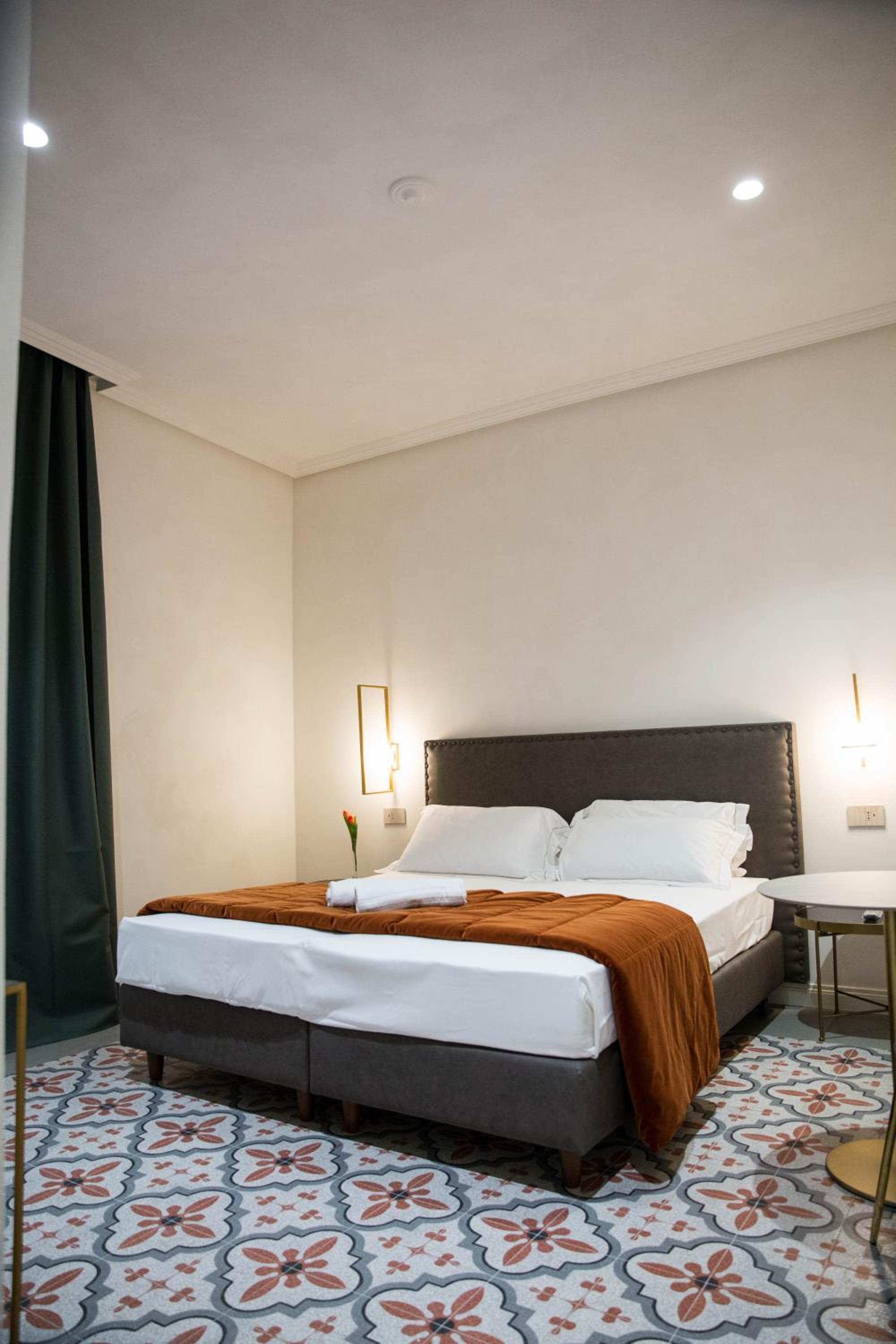 Standard Double or Twin Room - Photo 15