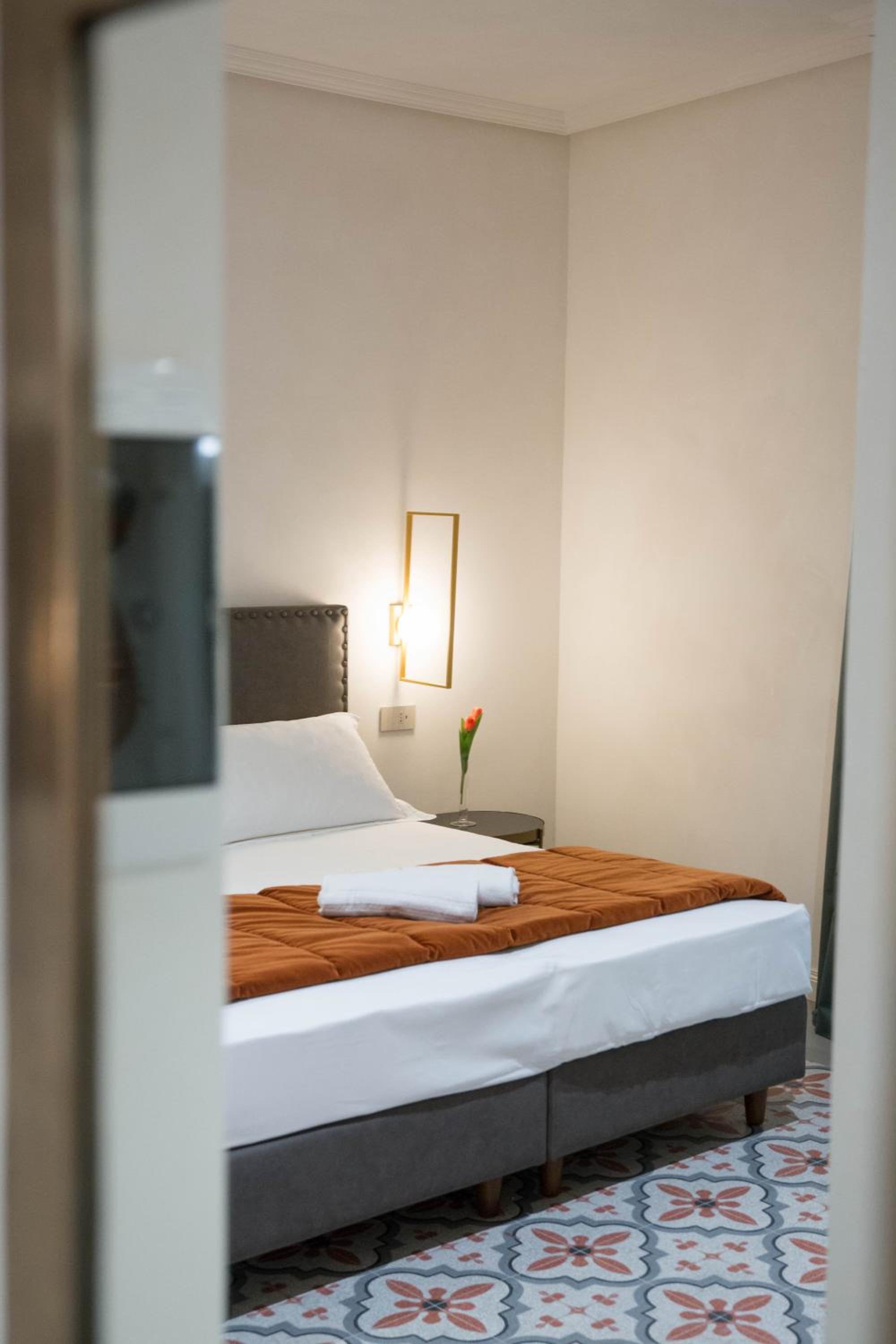 Standard Double or Twin Room - Photo 16