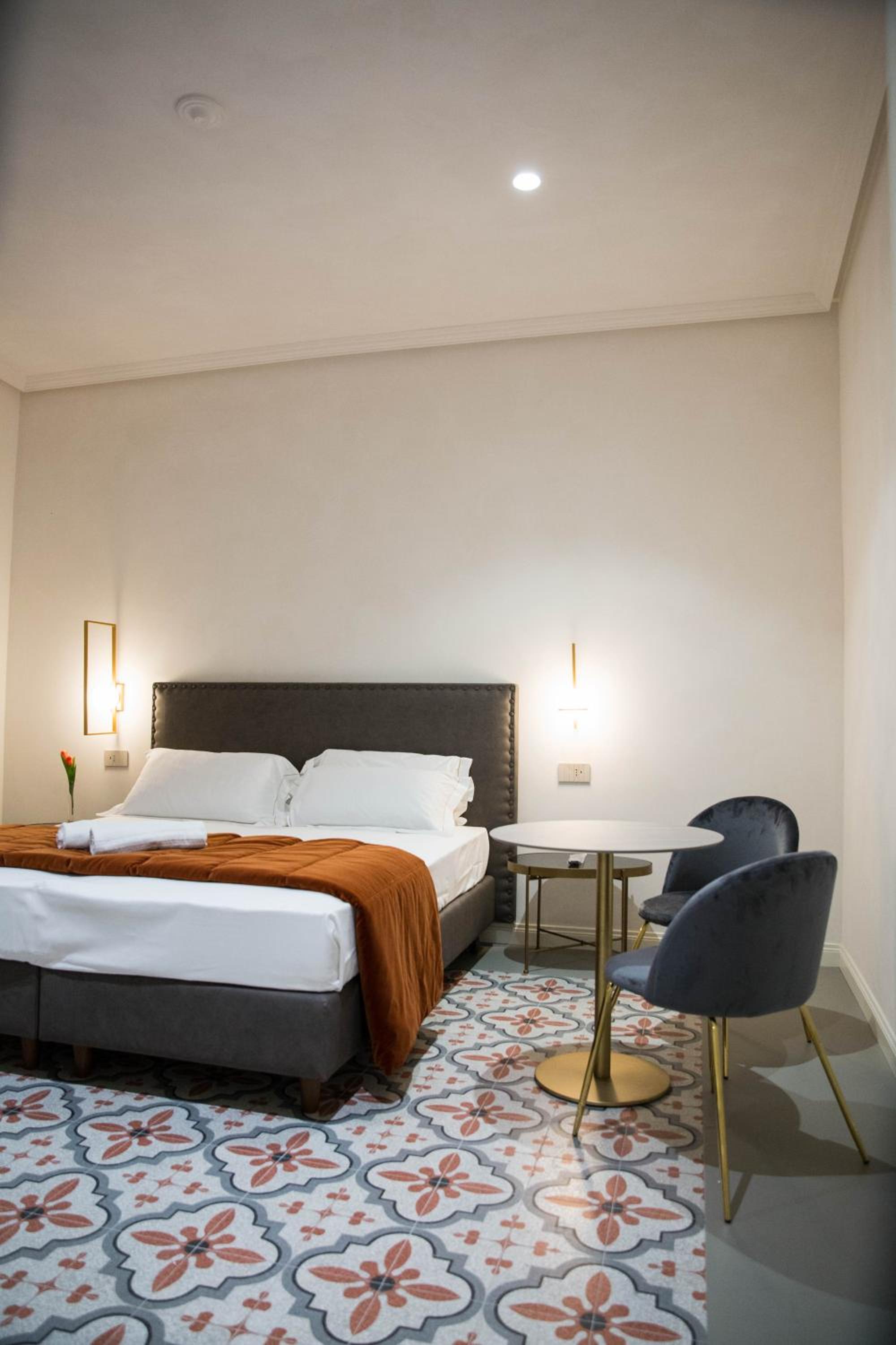 Standard Double or Twin Room - Photo 14