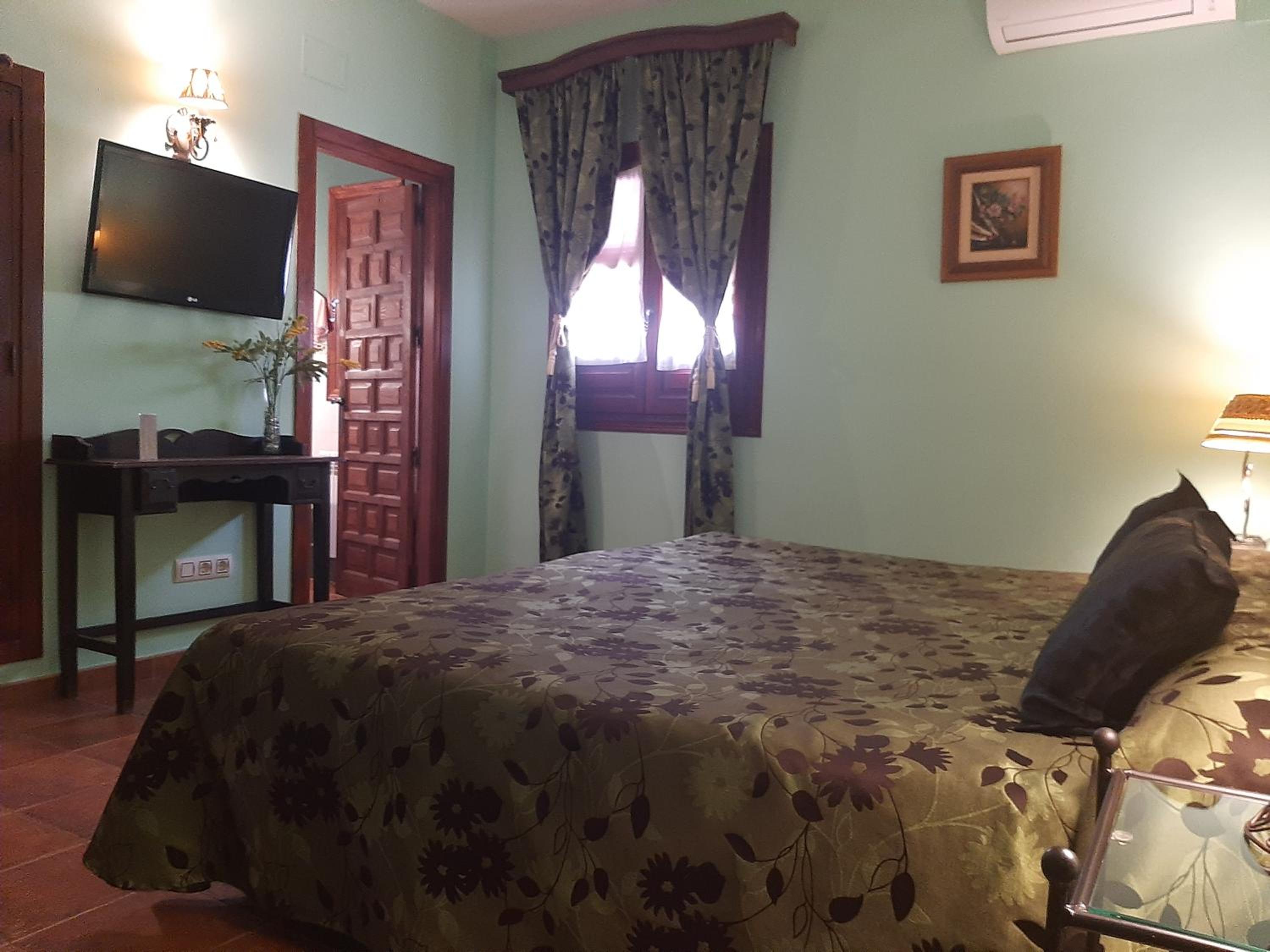 Double or Twin Room - Photo 21
