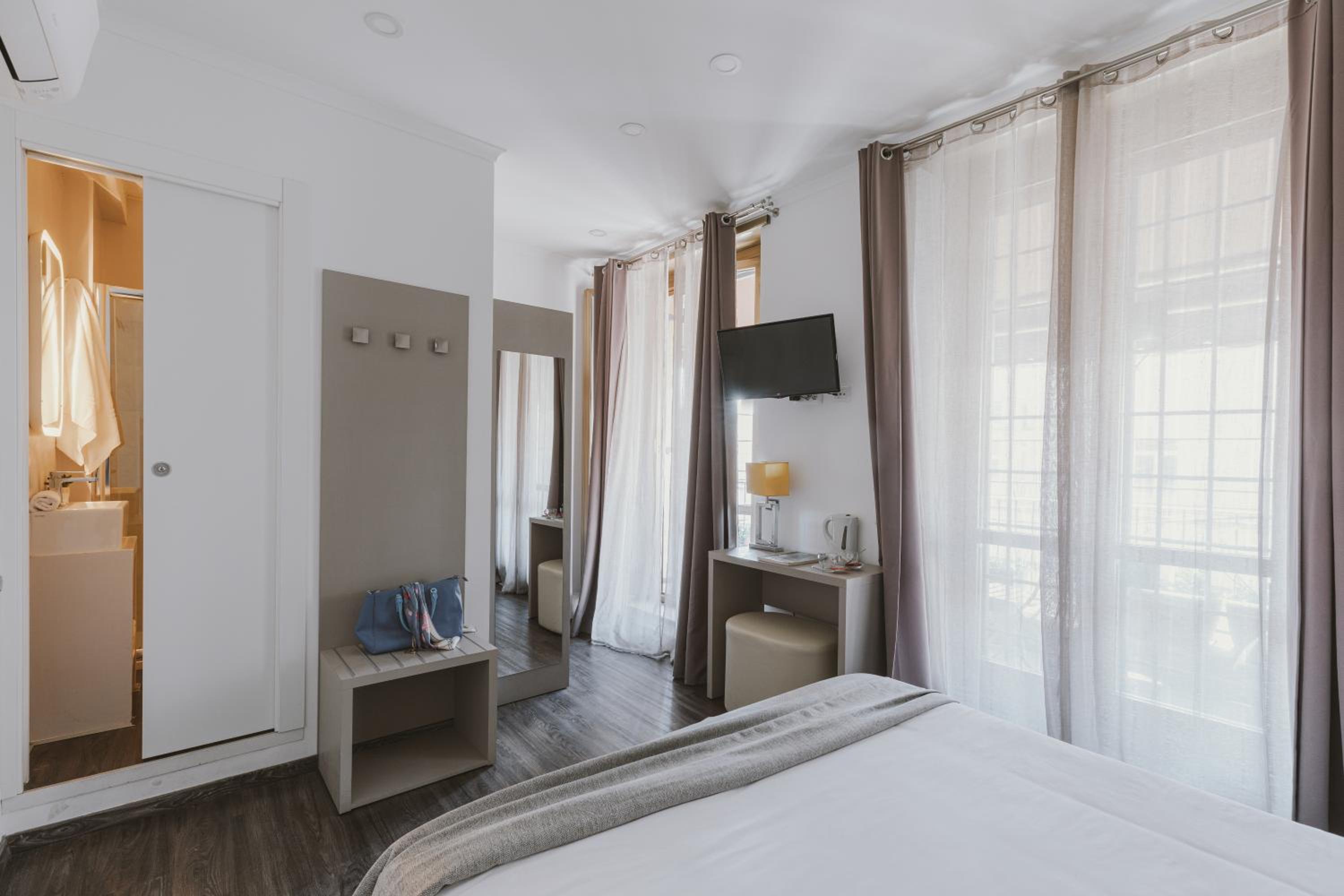 Superior Double Room with Balcony photo 3