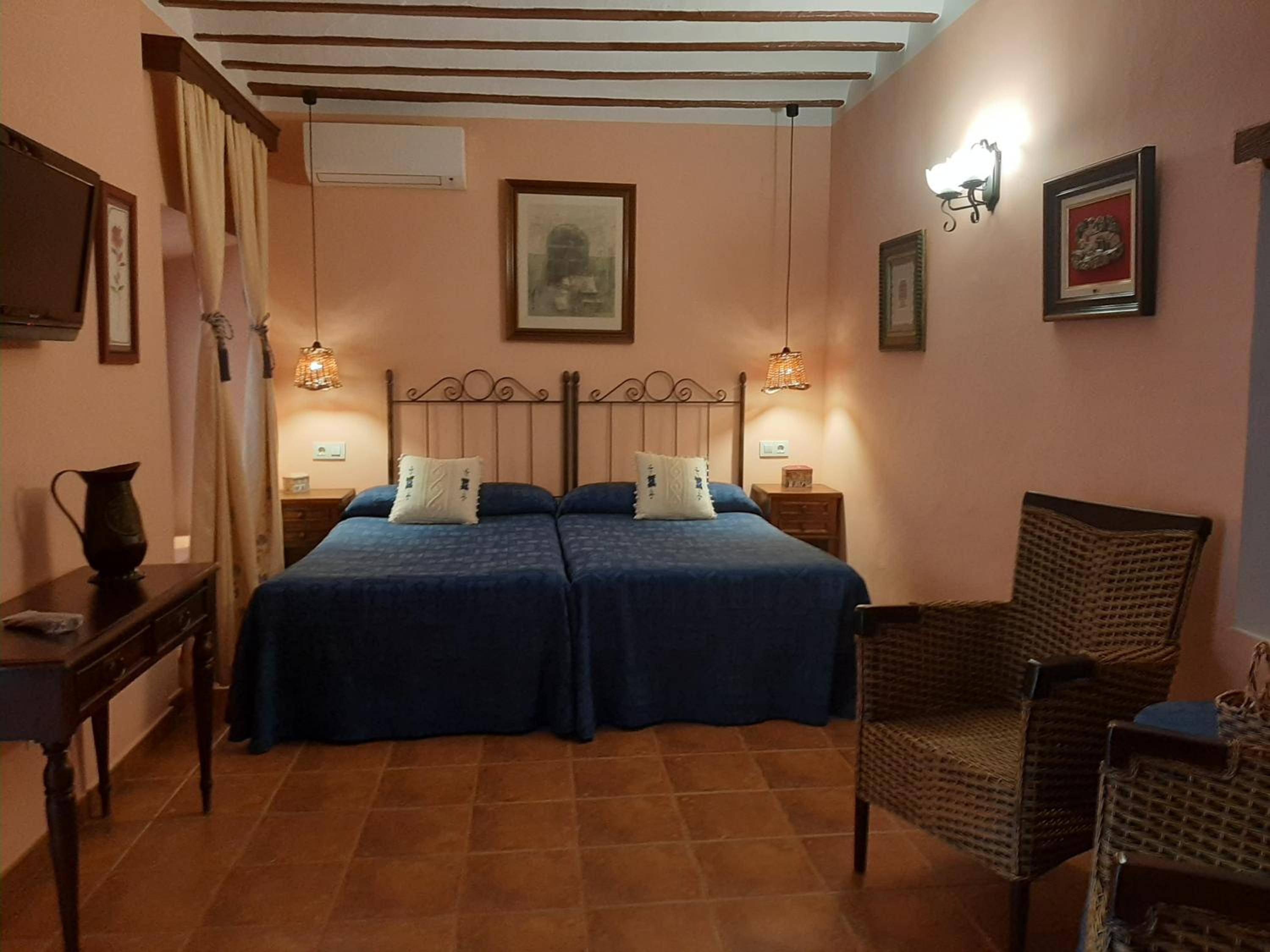 Double or Twin Room - Photo 13