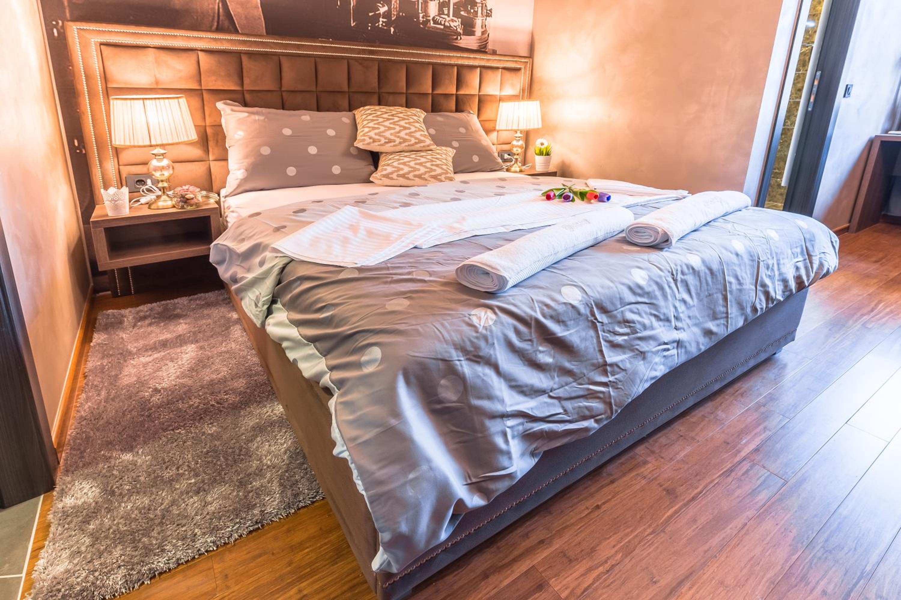 Double Room - Photo 8