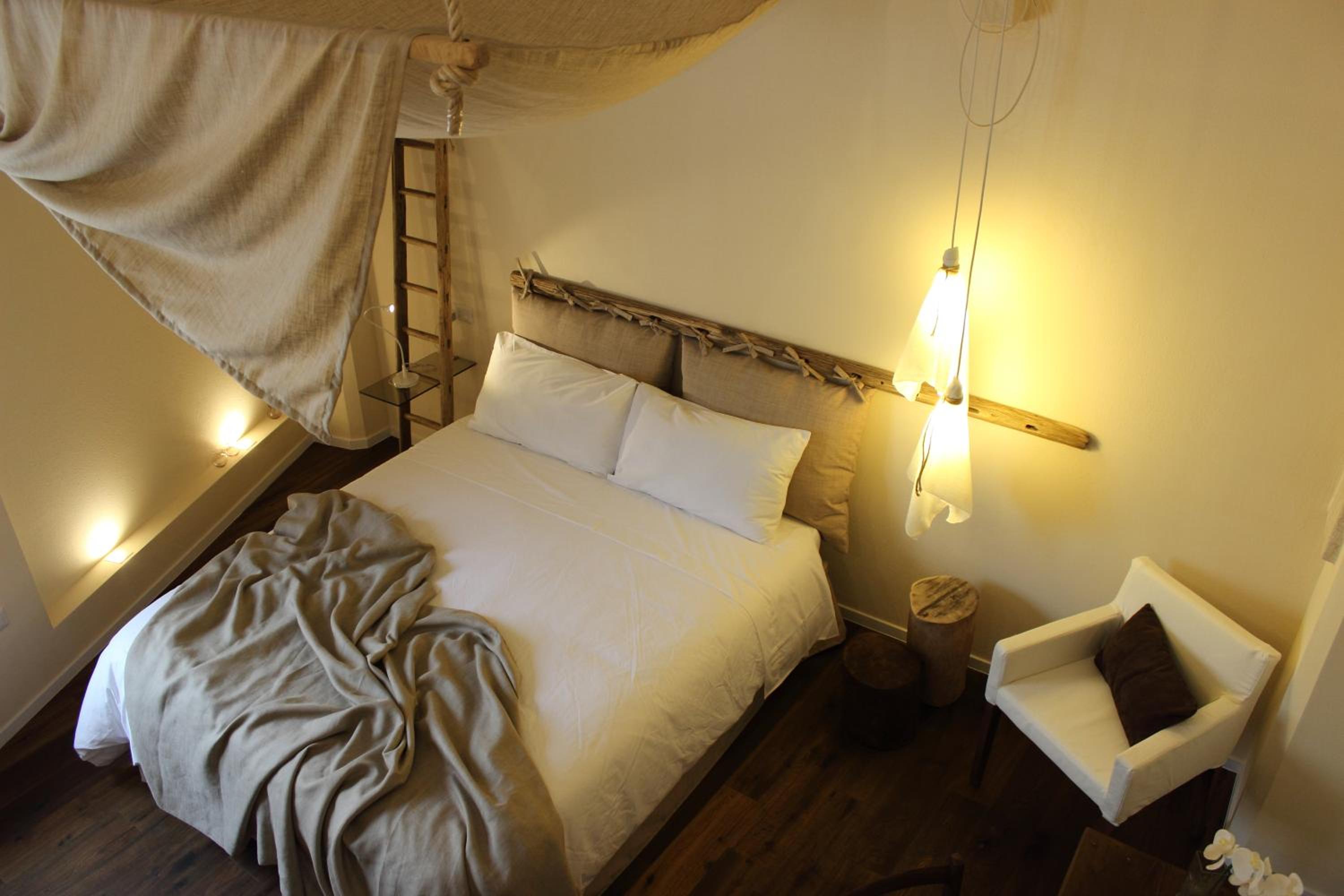 Double Room - Photo 7
