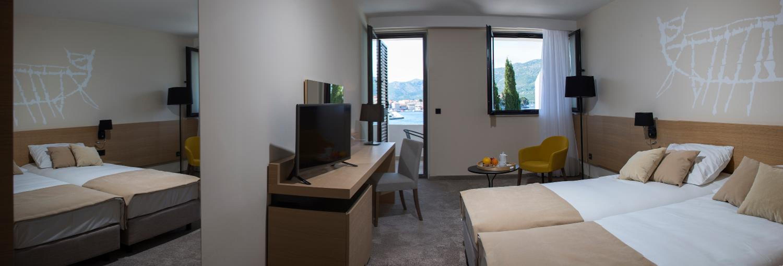 Superior Double Room with Seaside Balcony and Extra Bed photo 3