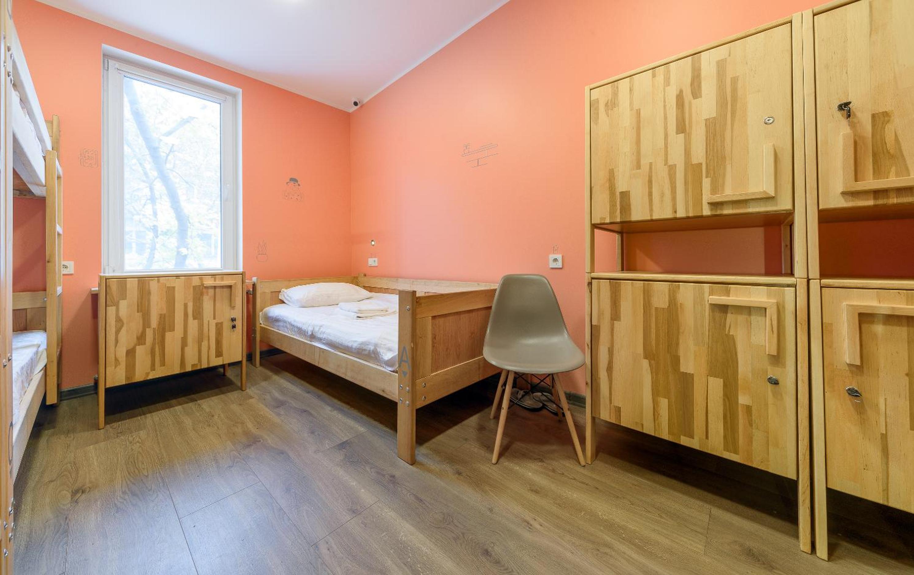 Bed in 5-Bed Dormitory Room photo 1