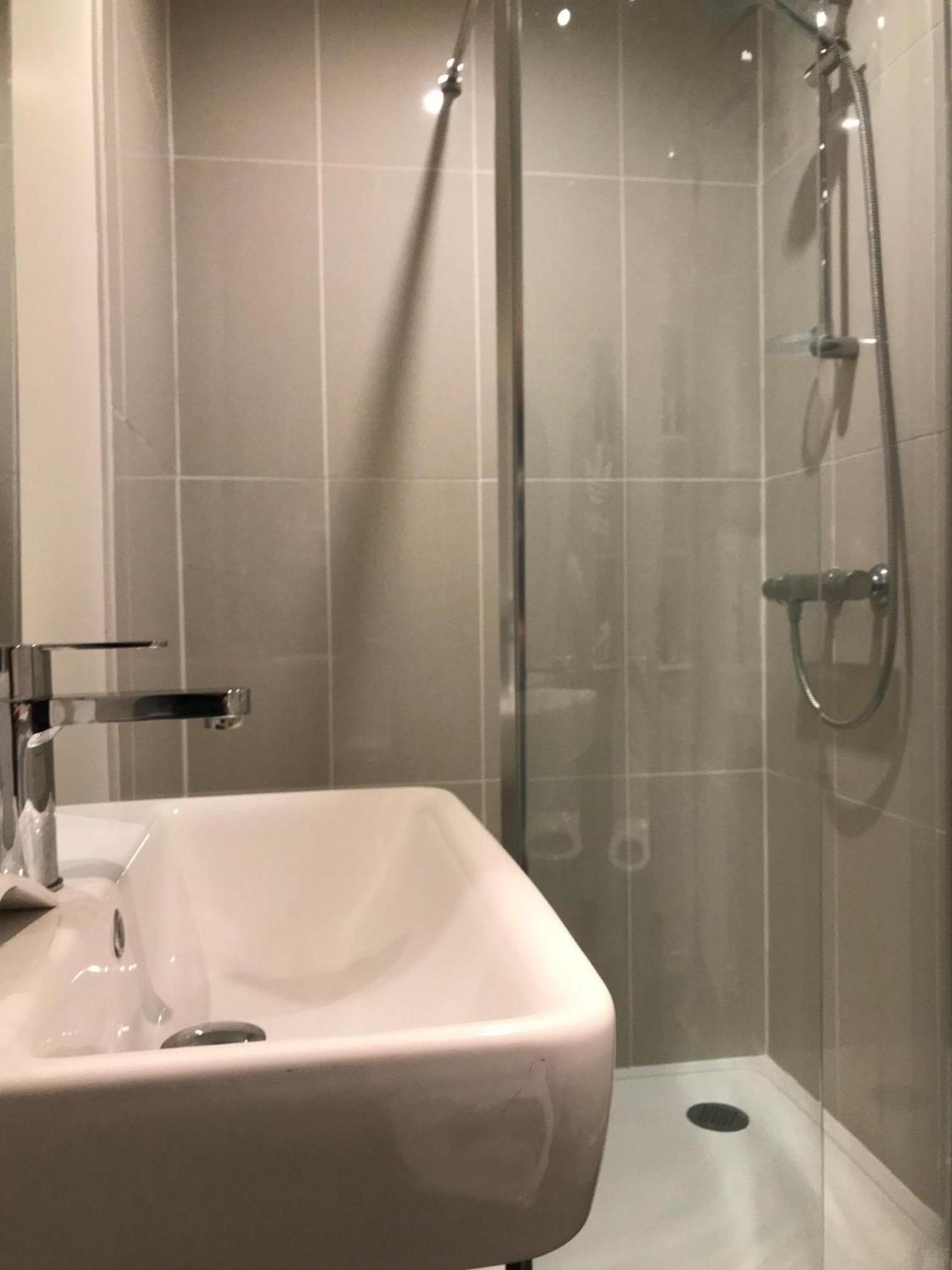 Deluxe King Room - Photo 3