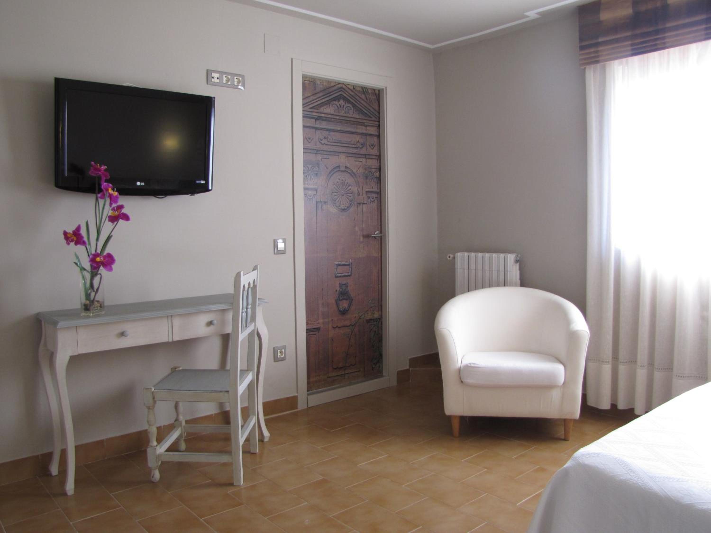 Queen Room photo 2