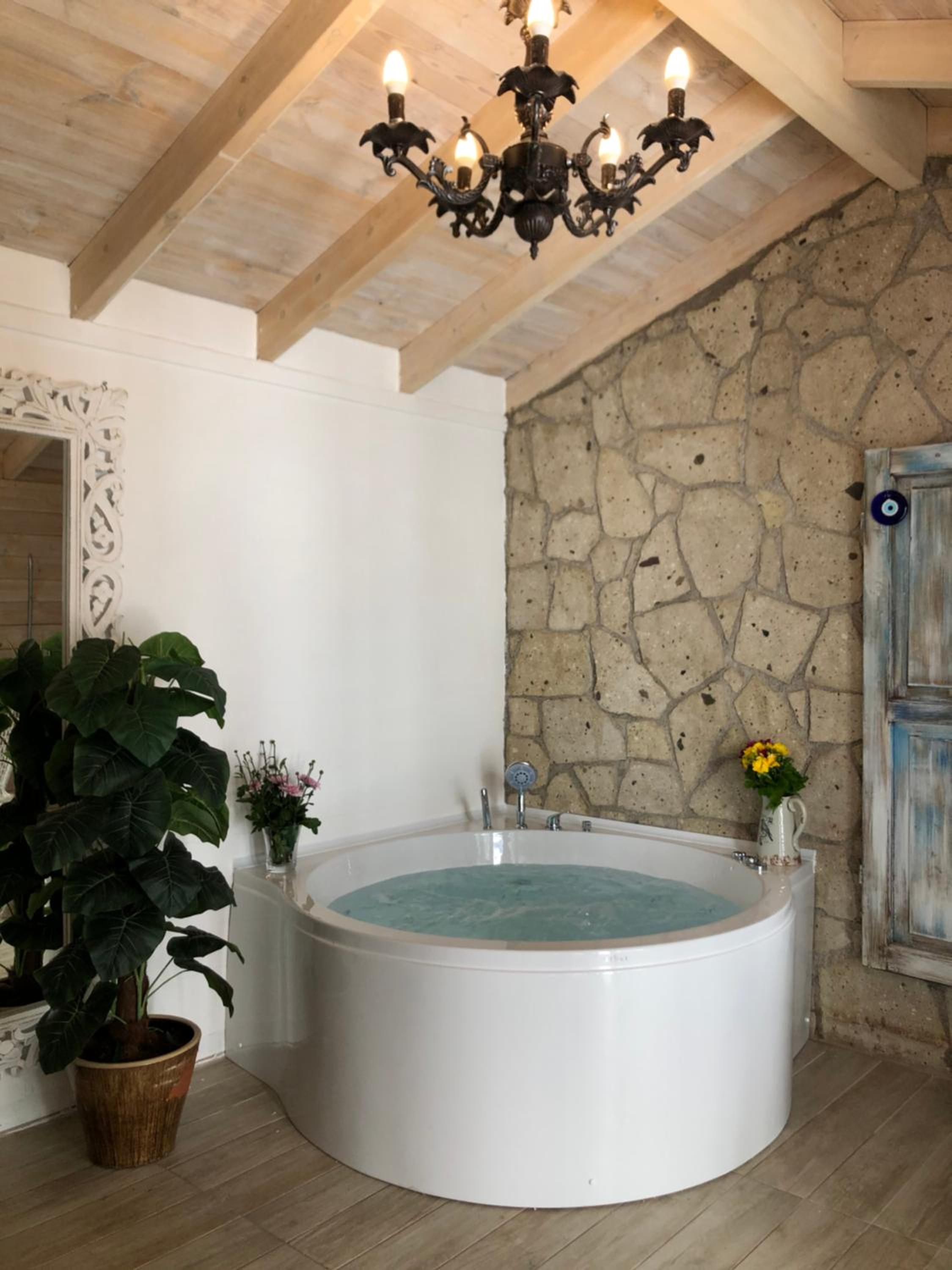 Double Room with Spa Bath - Photo 9