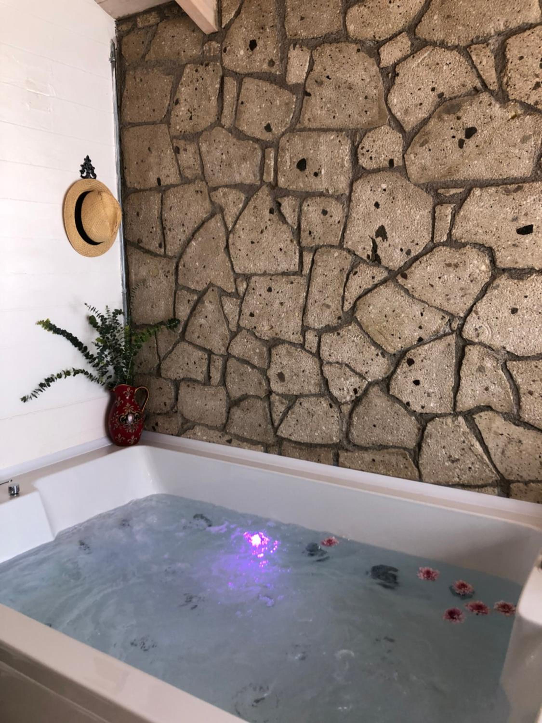 Double Room with Spa Bath - Photo 3