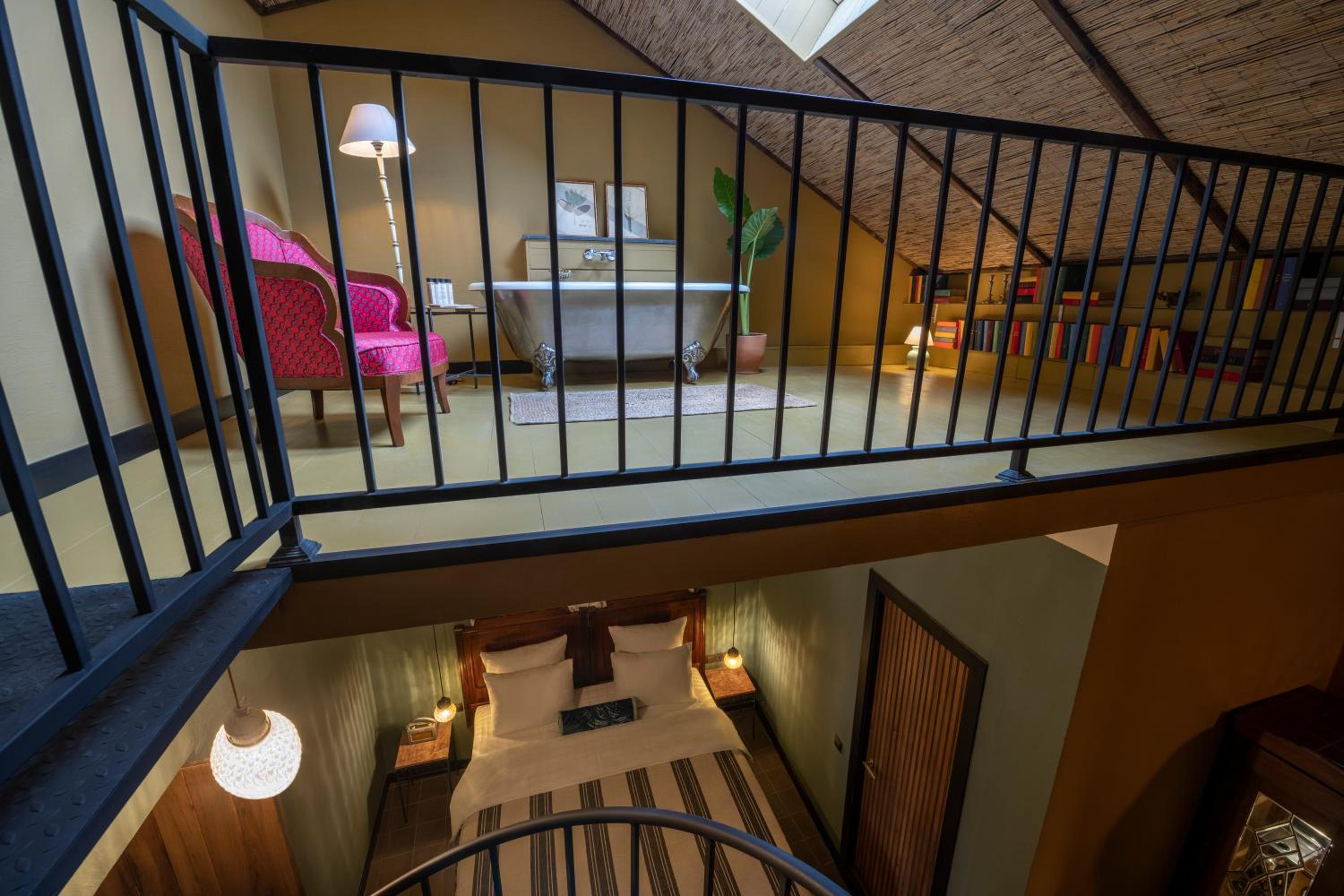 Suite with Hot Tub - Photo 2