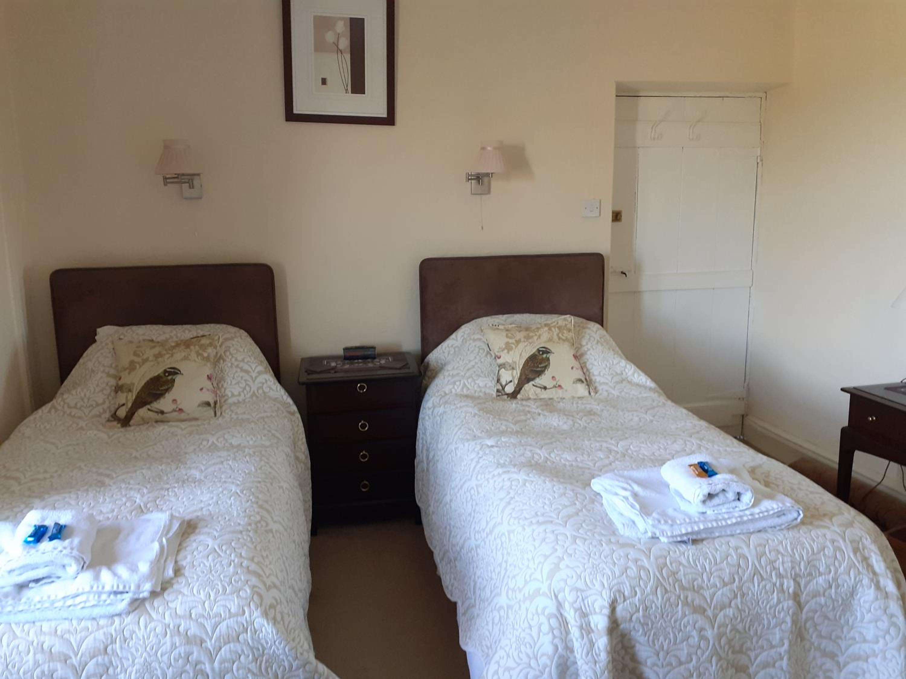 Twin Room with Private Bathroom photo 1