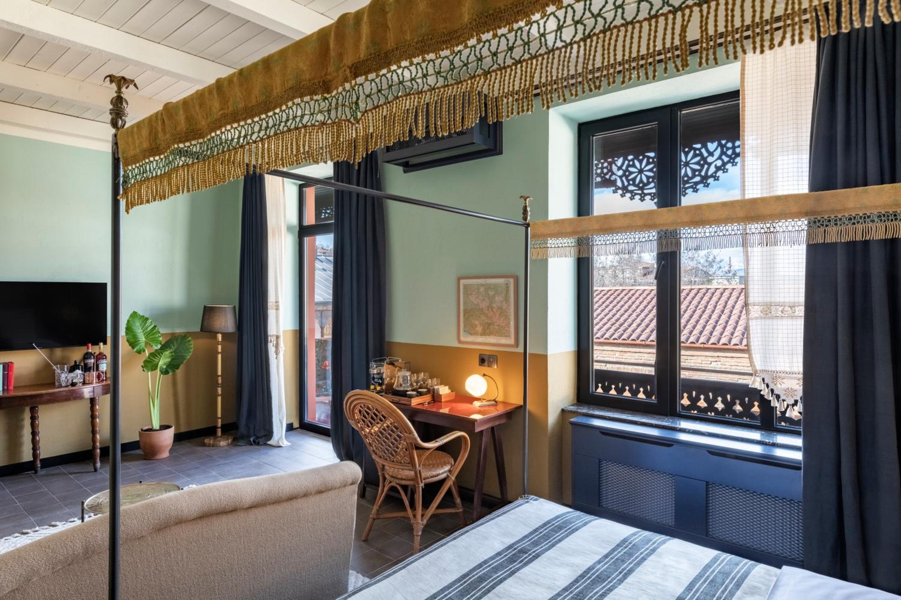 King Suite with Balcony photo 3