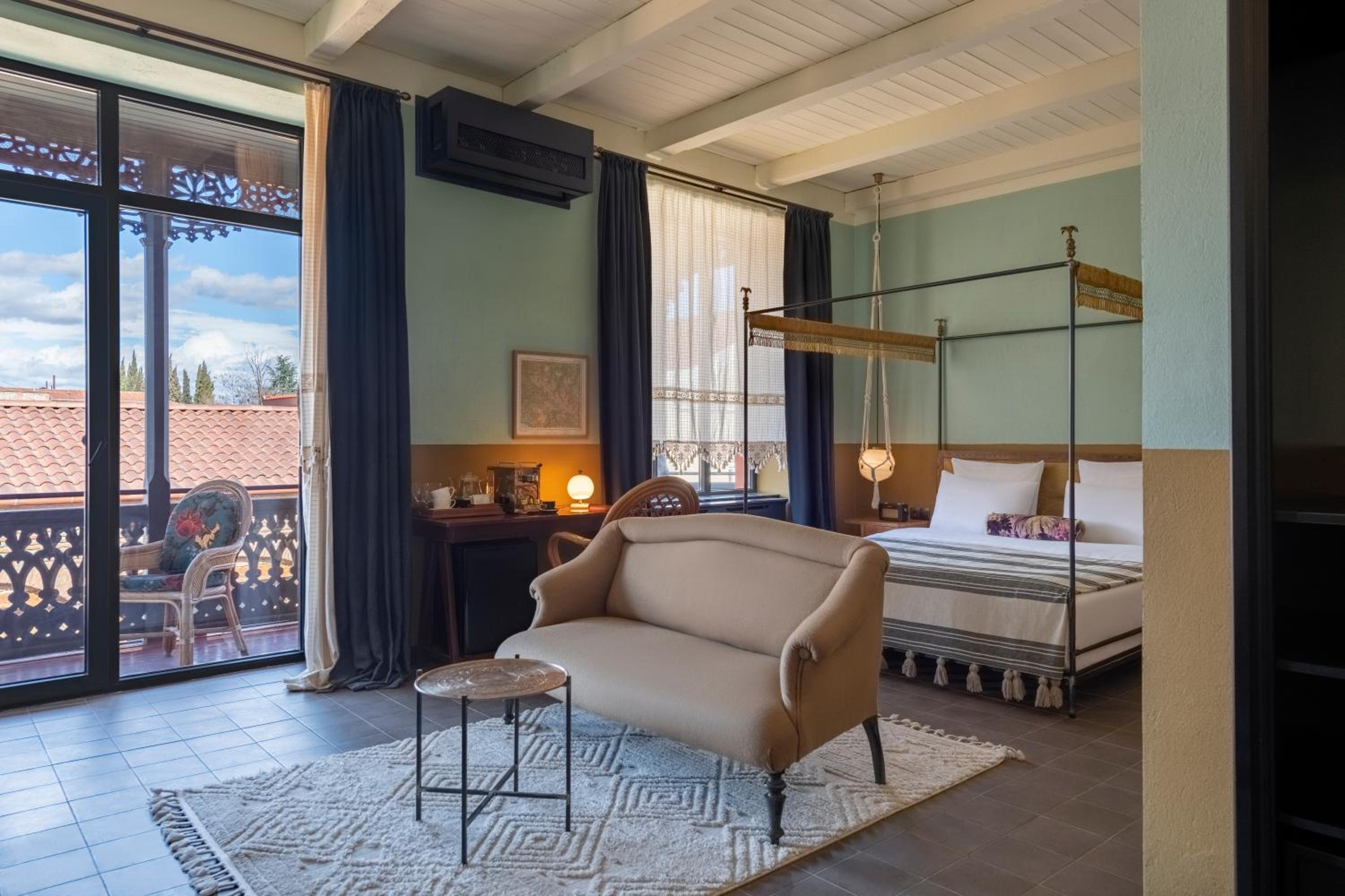 King Suite with Balcony photo 2