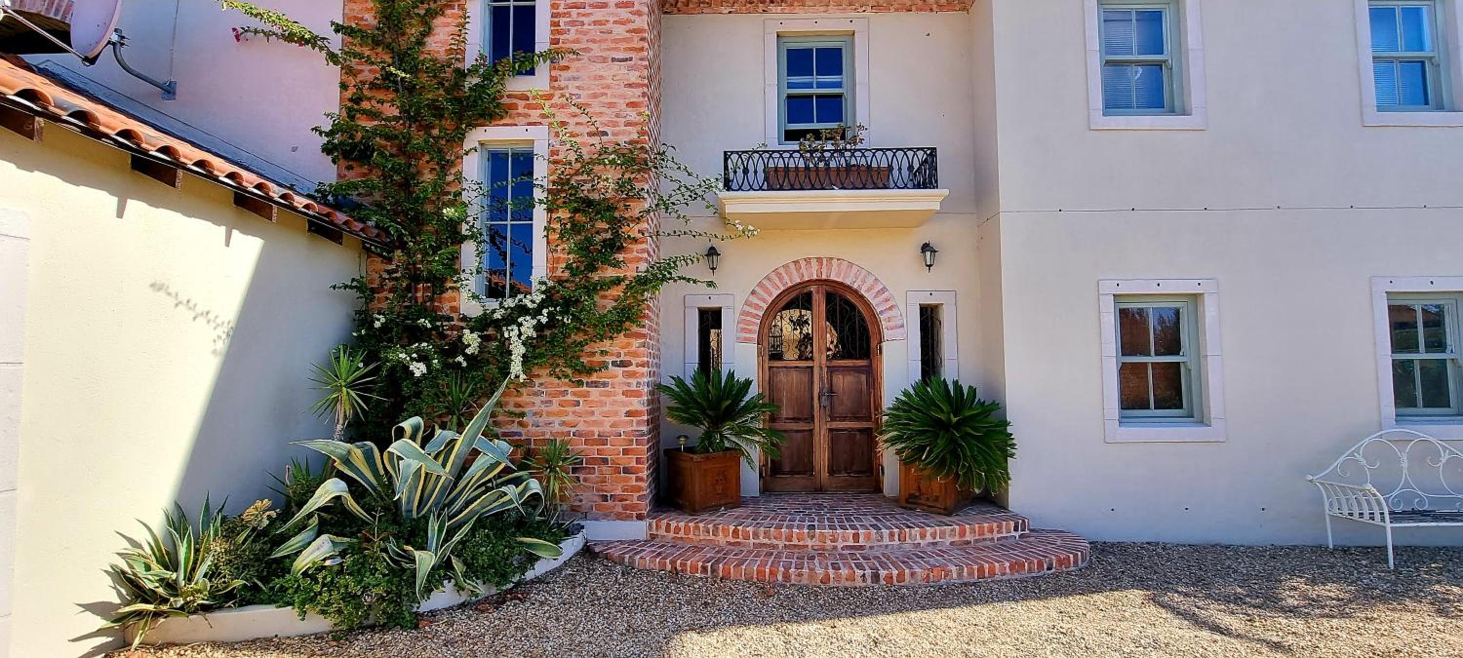 Villa - Photo 2