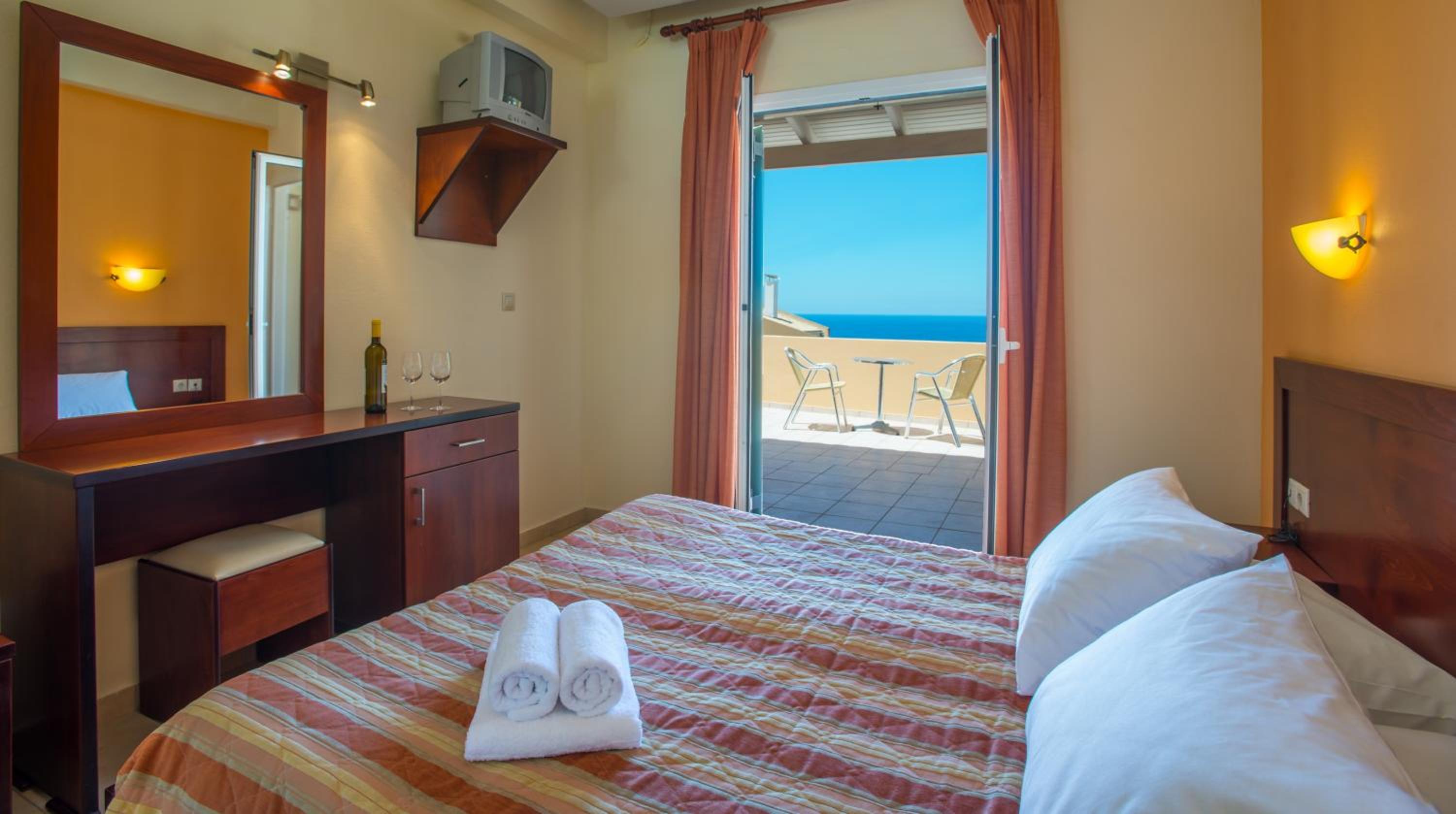 Double or Twin Room with Sea View photo 1