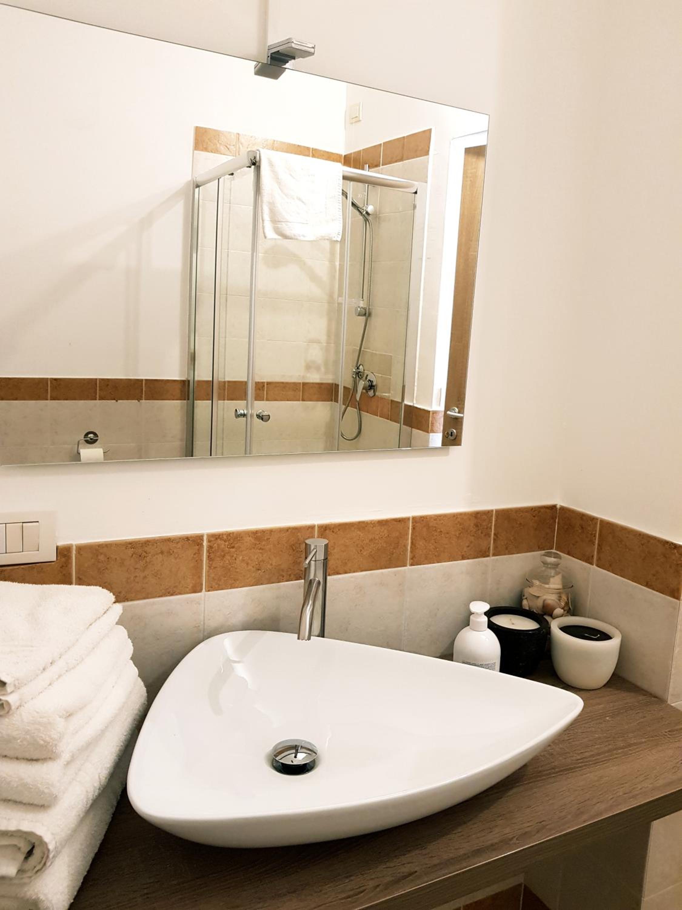 Double Room - Photo 28