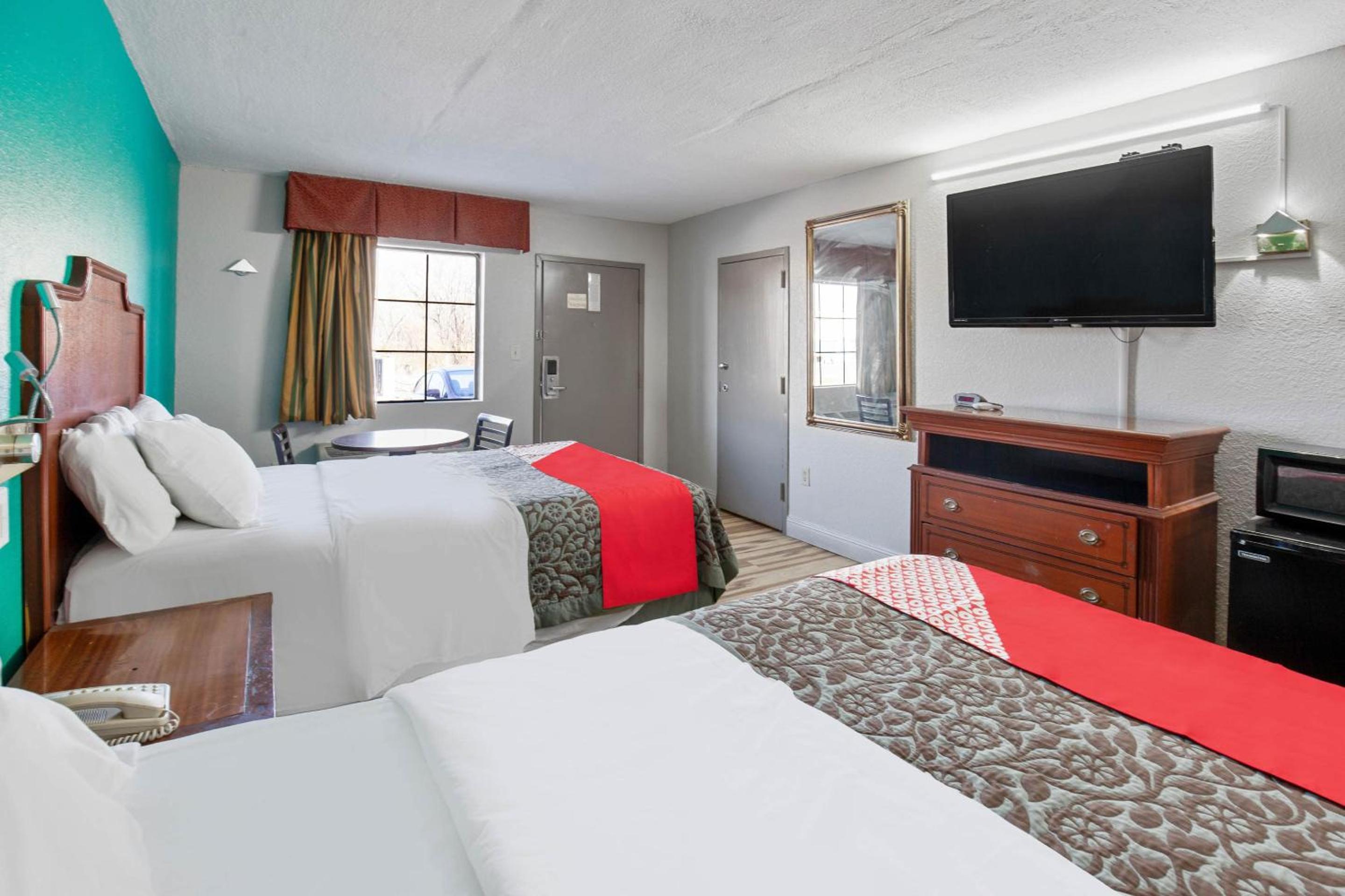 Double Room with Two Double Beds - Photo 3