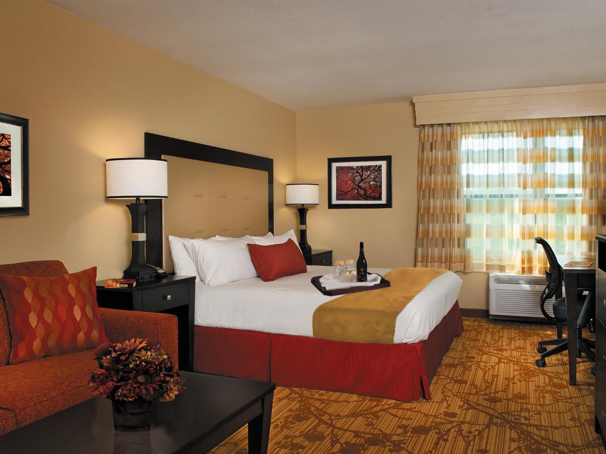 King Room with Roll-In Shower - Disability Access/Non Smoking - Photo 8