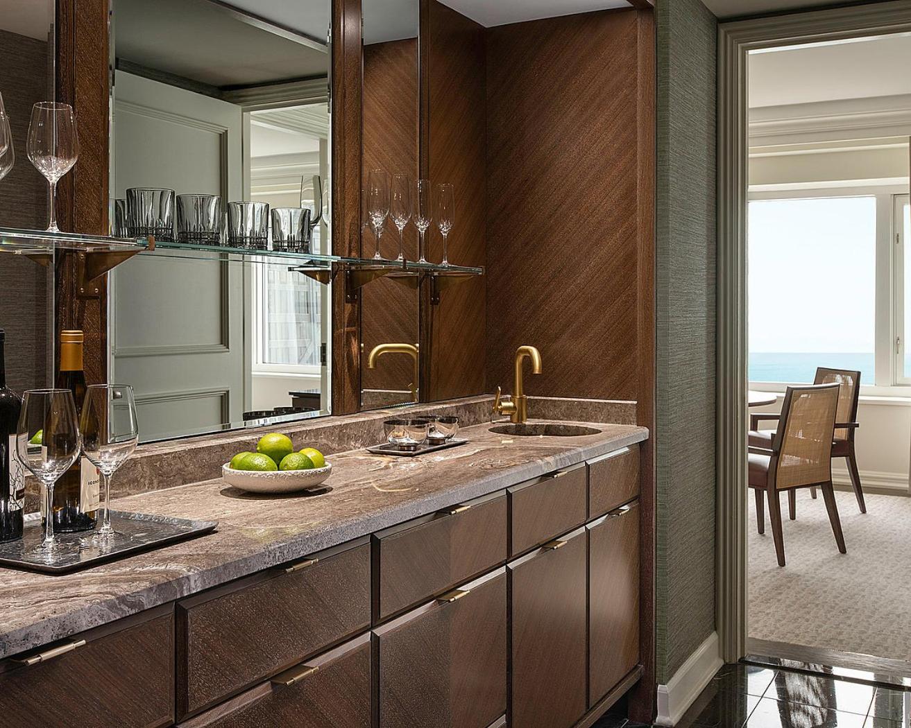 Deluxe One-Bedroom King Suite - Photo 6