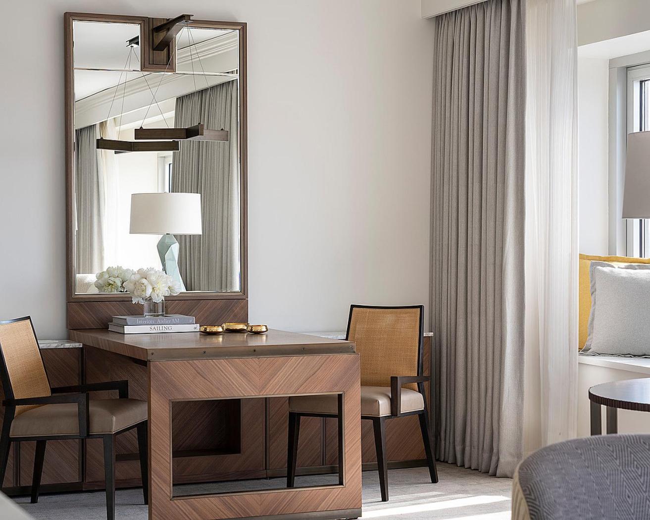 Premier King Suite - Photo 4