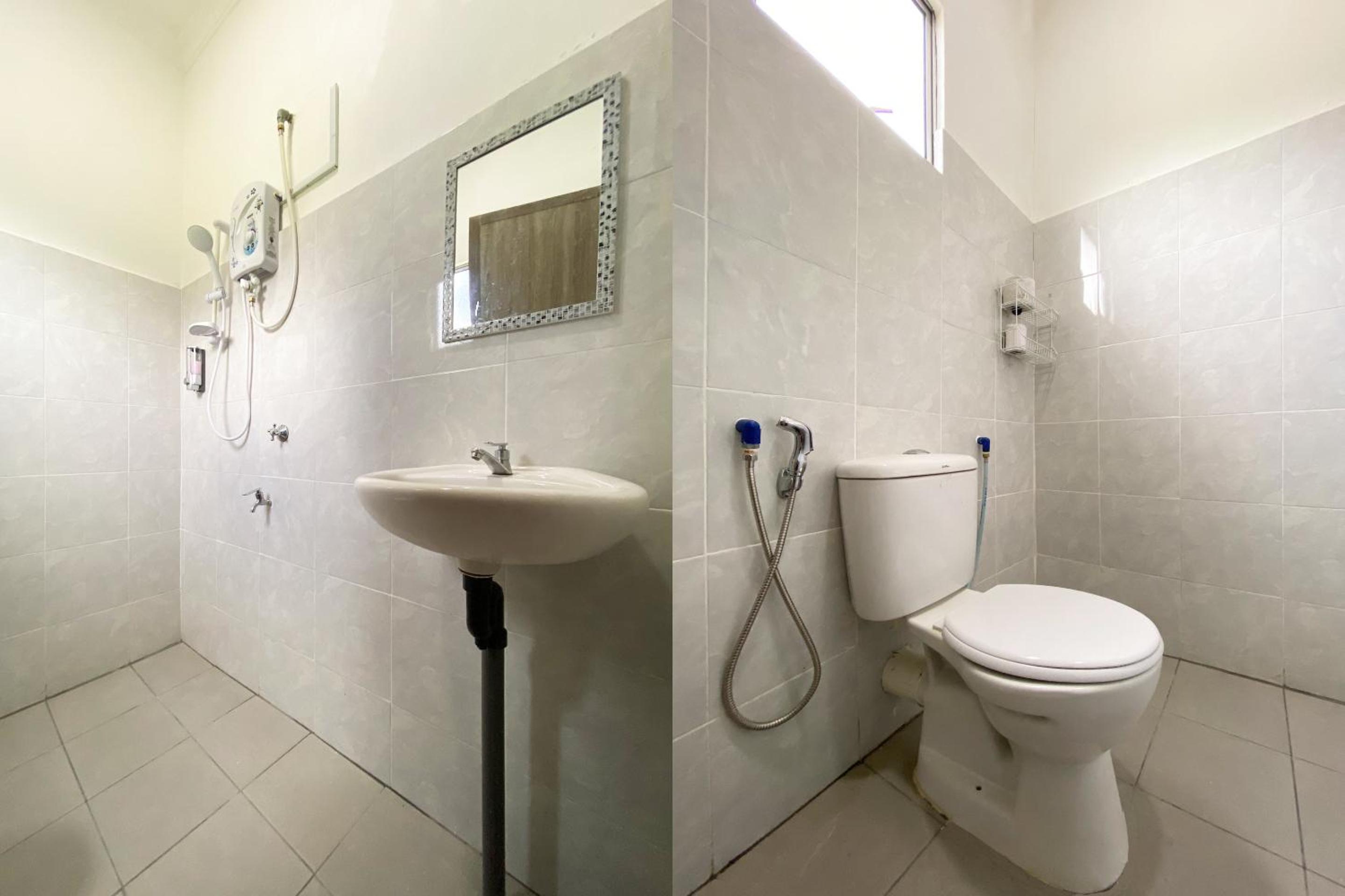 Twin Room with Bathroom - Photo 6