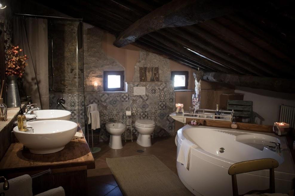 King Room with Spa Bath - Photo 10