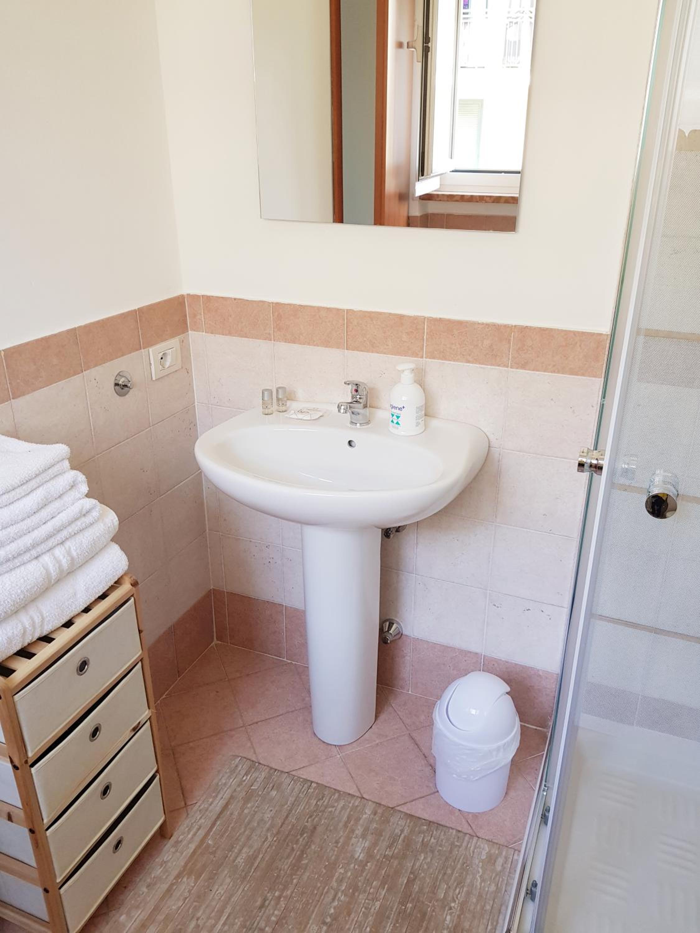 Double or Twin Room - Photo 32
