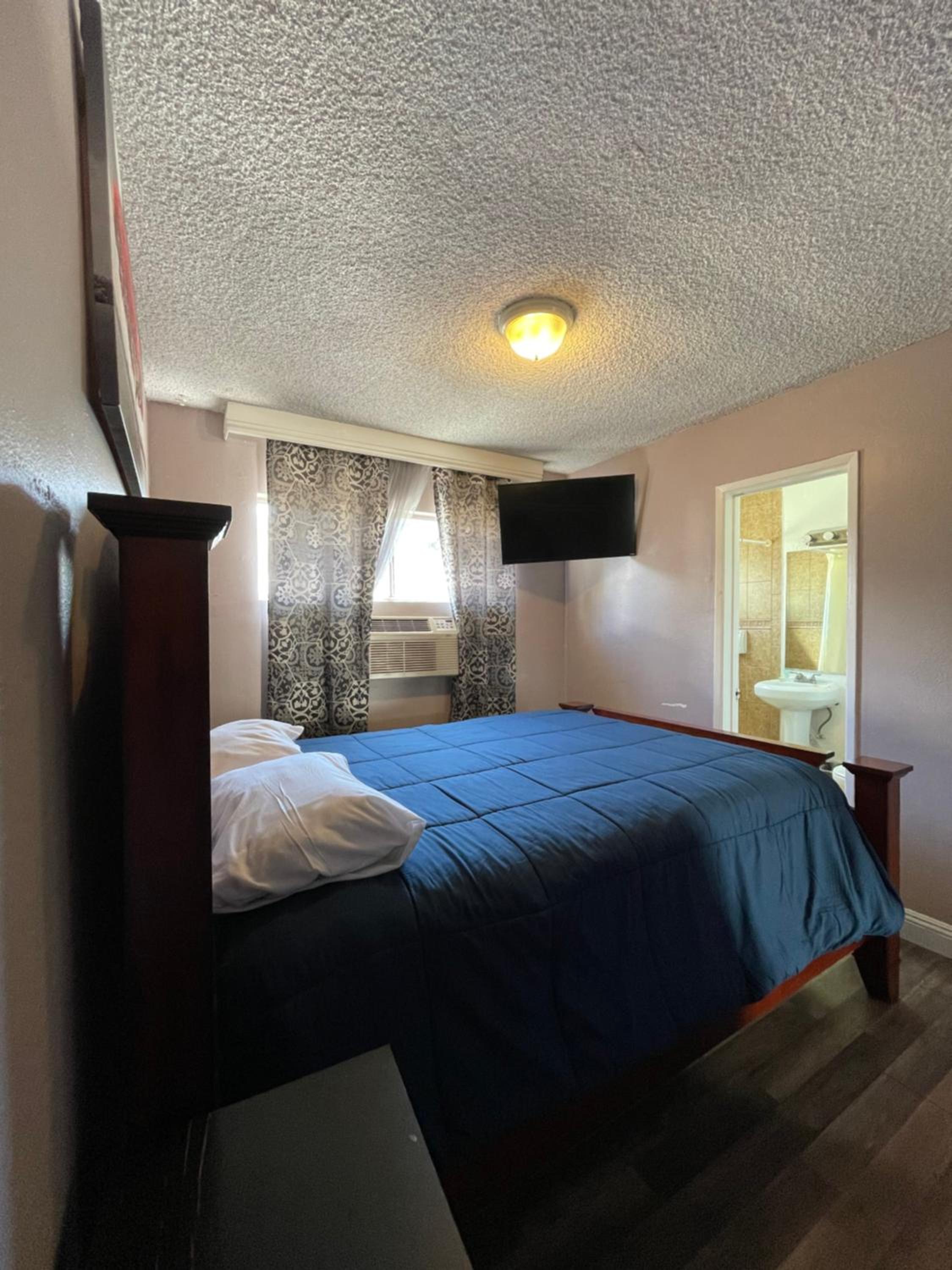Queen Suite photo 1